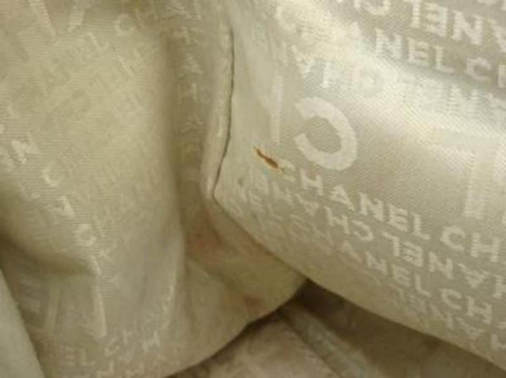Chanel 2.55 Reissue Cerf Ivory Cc Caviar Executive 216076 White Leather Tote For Sale 3
