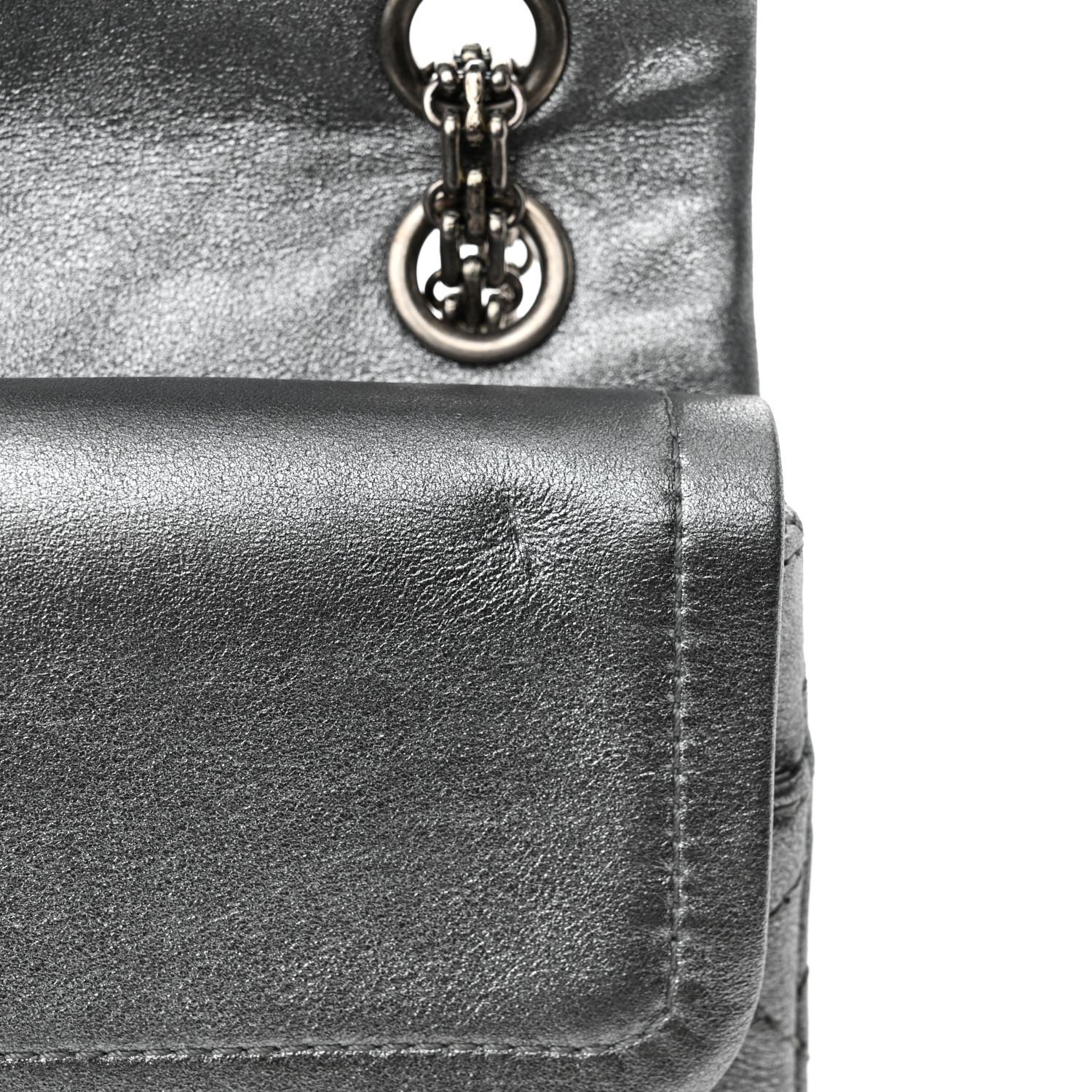 Chanel 2.55 Reissue Lucky Charms Tasche aus gestepptem gealtertem Kalbsleder mit silberner Klappe und Diamanten für Damen oder Herren im Angebot