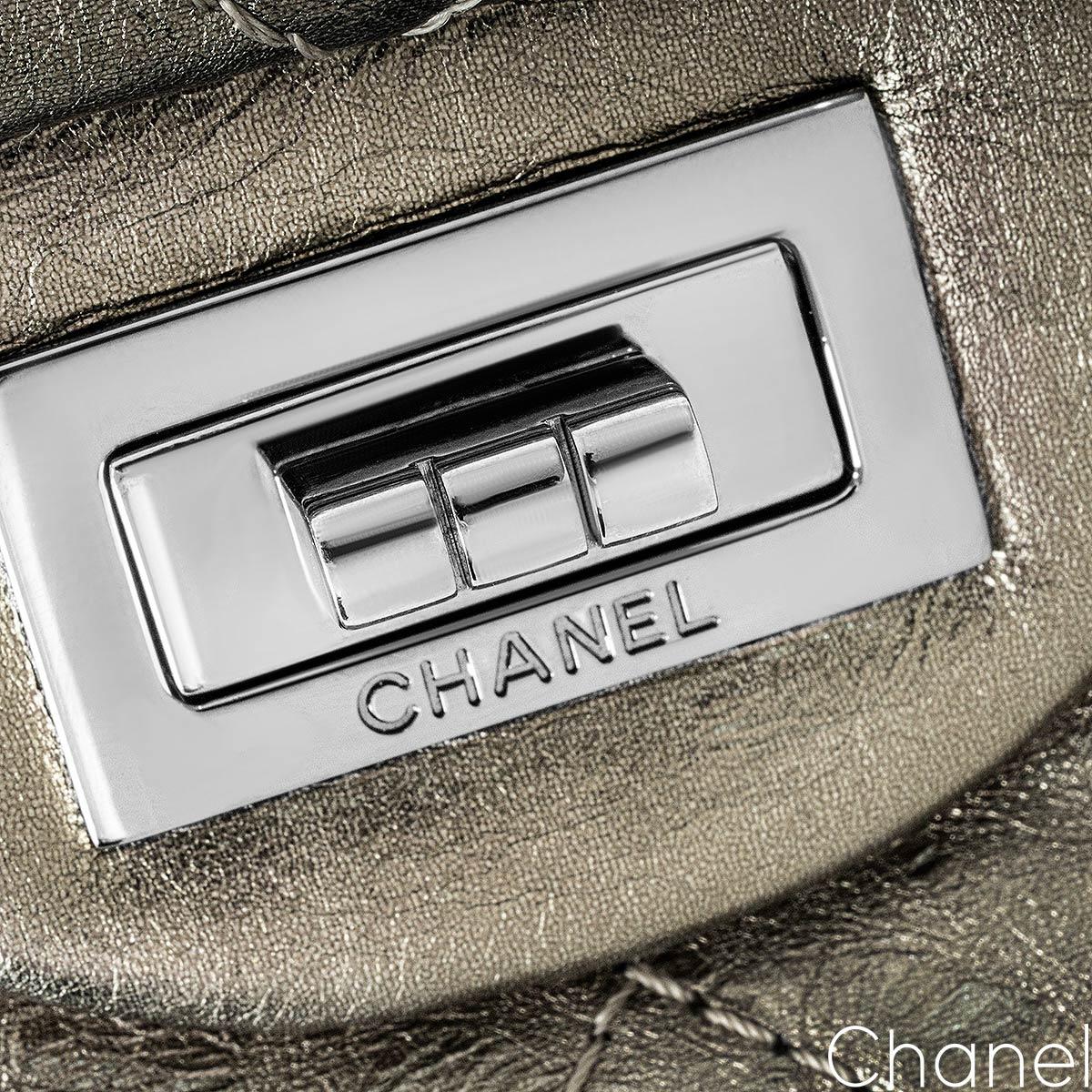 Chanel 2.55 réédition longue à double rabat Excellent état - En vente à London, GB