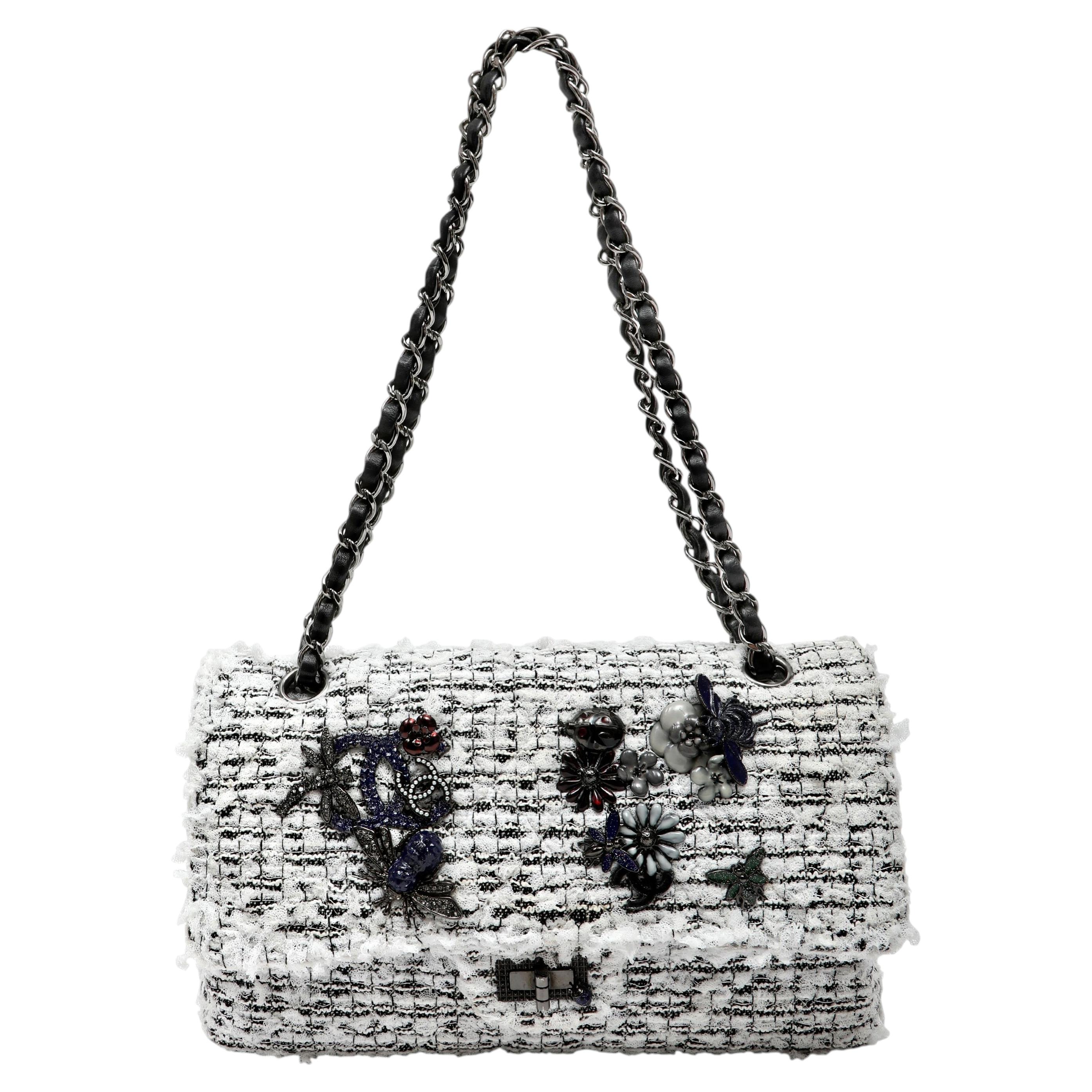 Chanel 2.55 Reissue Med White Black Tweed Garden Charms For Sale