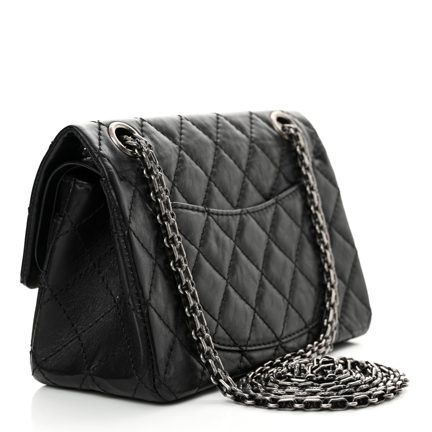 Noir CHANEL 2.55 Reissue Number 5 Charms Sac à rabat en cuir de veau vieilli noir en vente
