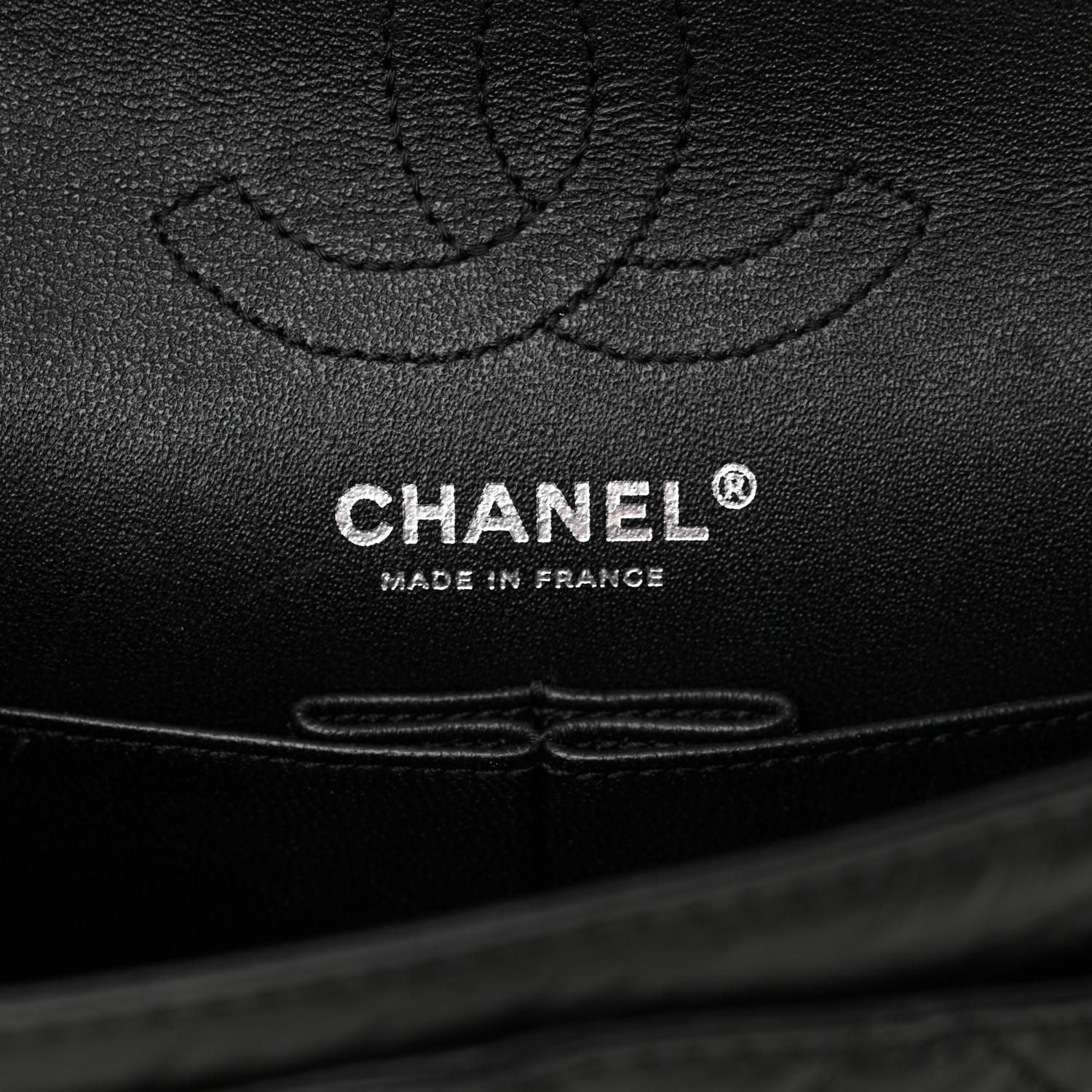 CHANEL 2.55 Reissue Number 5 Charms Sac à rabat en cuir de veau vieilli noir en vente 1