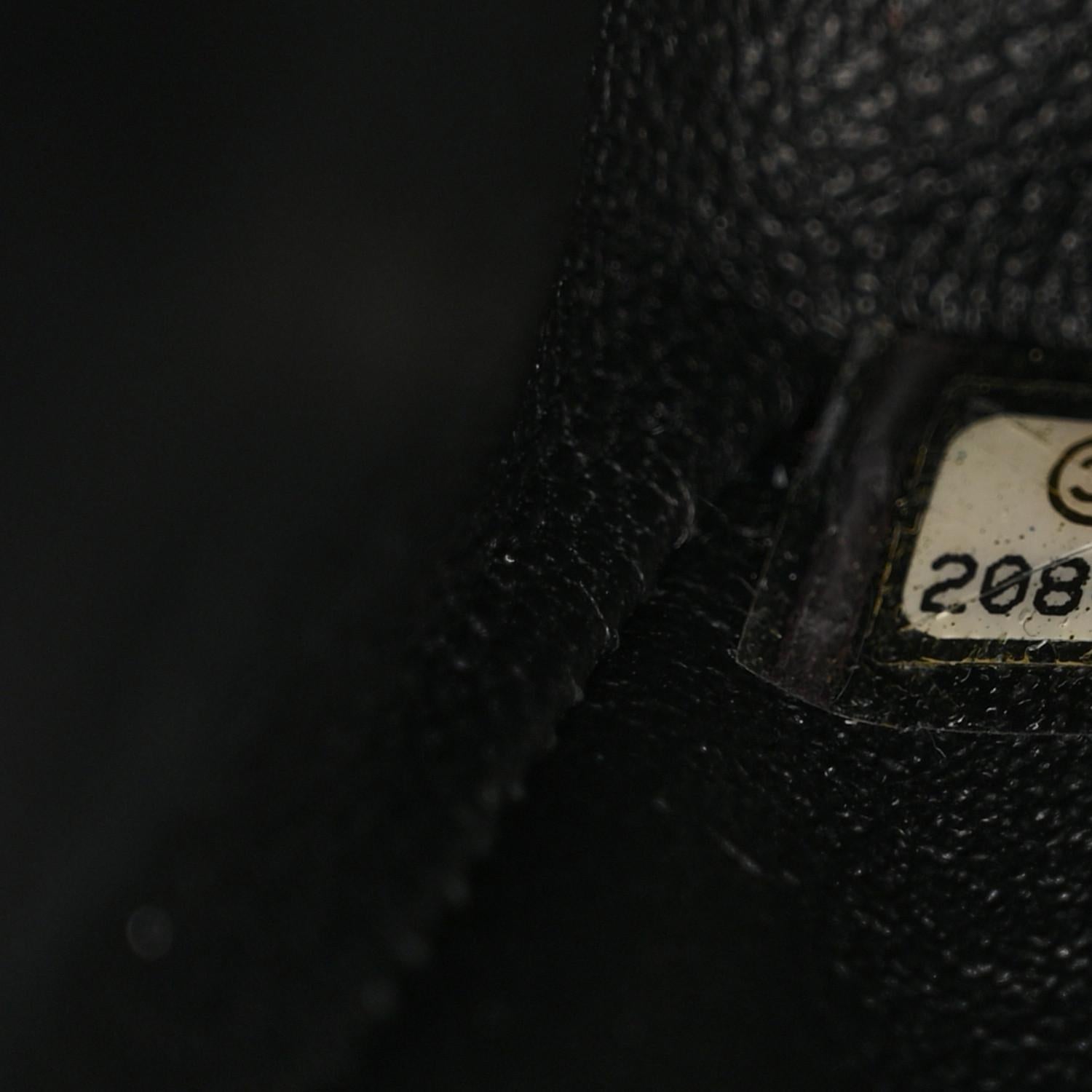CHANEL 2.55 Reissue Number 5 Charms Sac à rabat en cuir de veau vieilli noir en vente 2