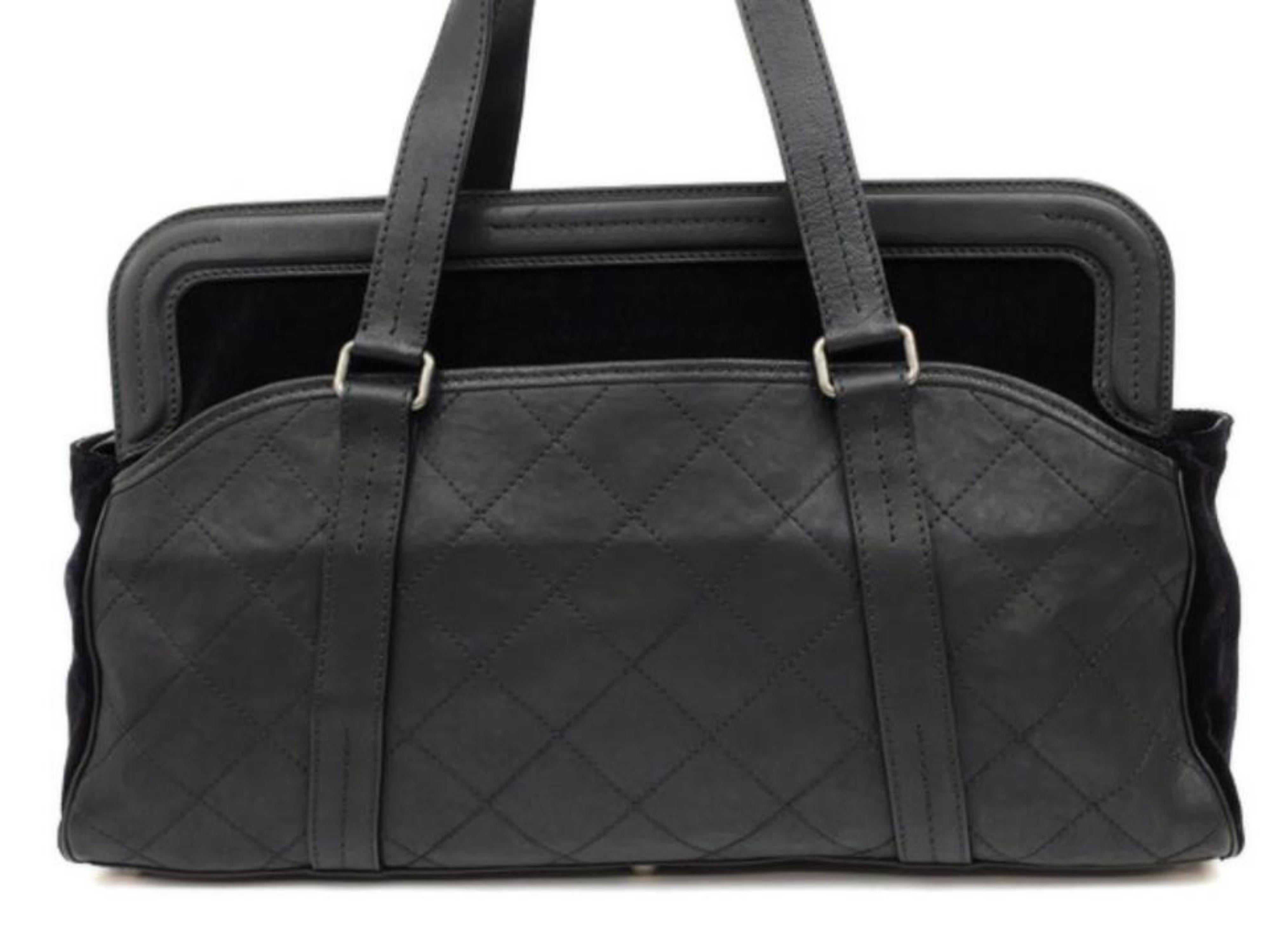 Women's Chanel 2.55 Reissue ( Rare ) Extra Large Quilted Duffle 223127Weekend/Travel Bag For Sale