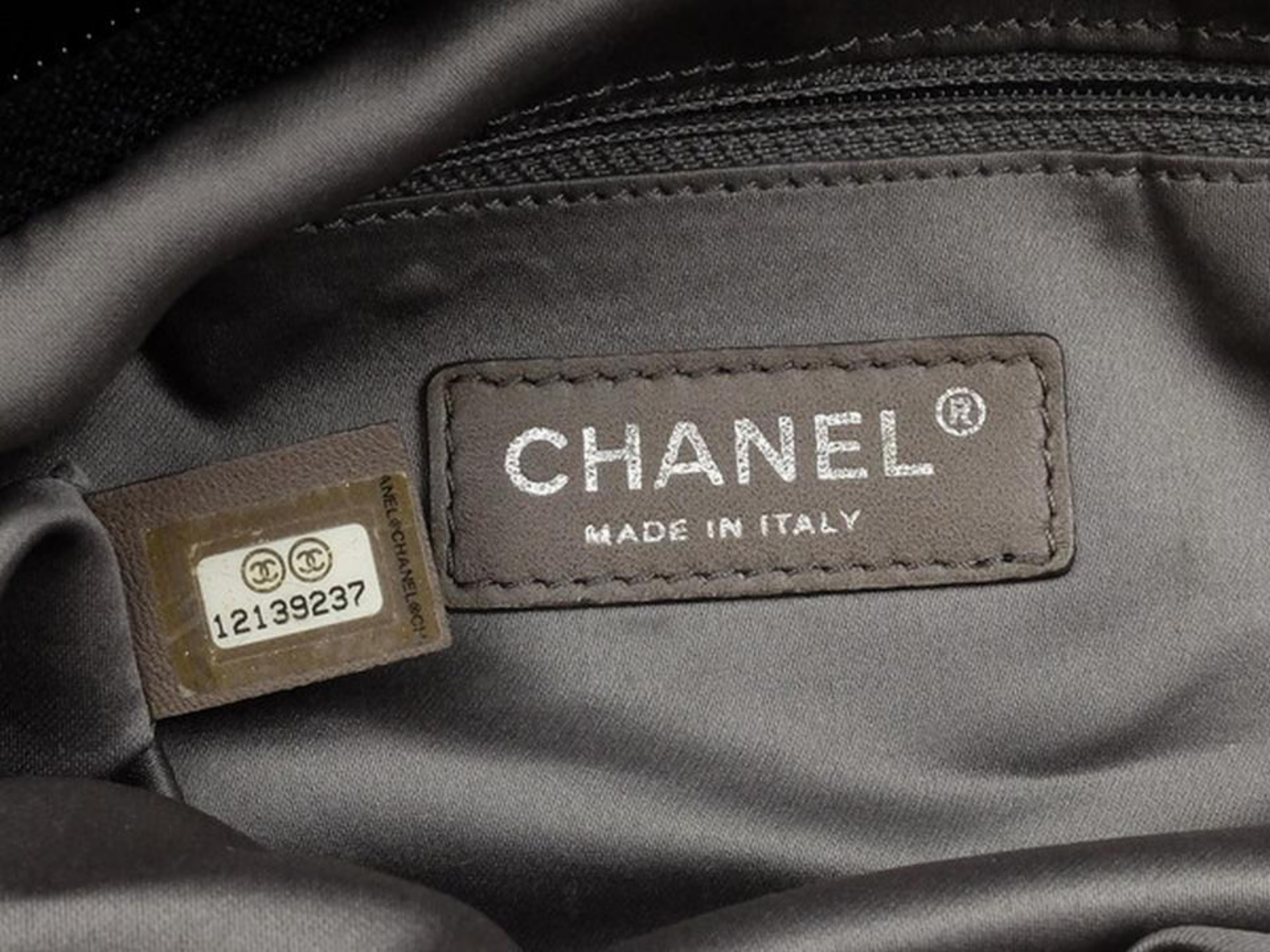 Black Chanel 2.55 Reissue ( Rare ) Quilted Jumbo Bow Tie Chain 219748 Shoulder Bag For Sale