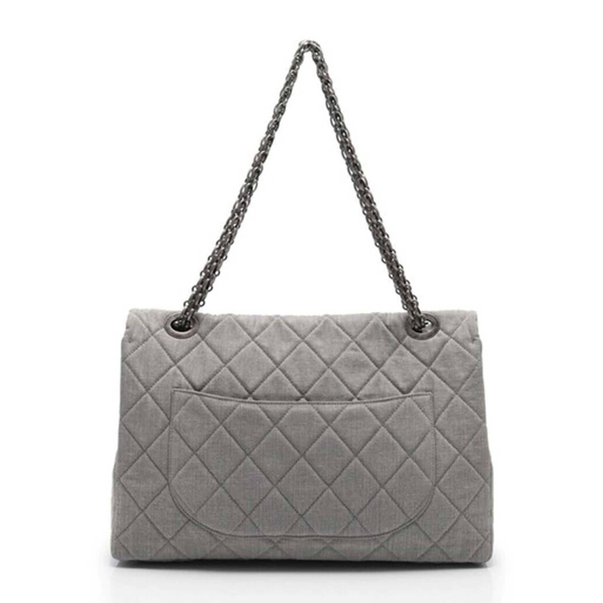 Chanel Reissue XXL Airlines Flap Travel Maxi Bag Grey Quilted Maxi

Stylish Chanel Reissue extra large travel flap bag featuring diamond stitch quilted grey denim canvas in a classic style with a frontal flap. It features two strands of ruthenium