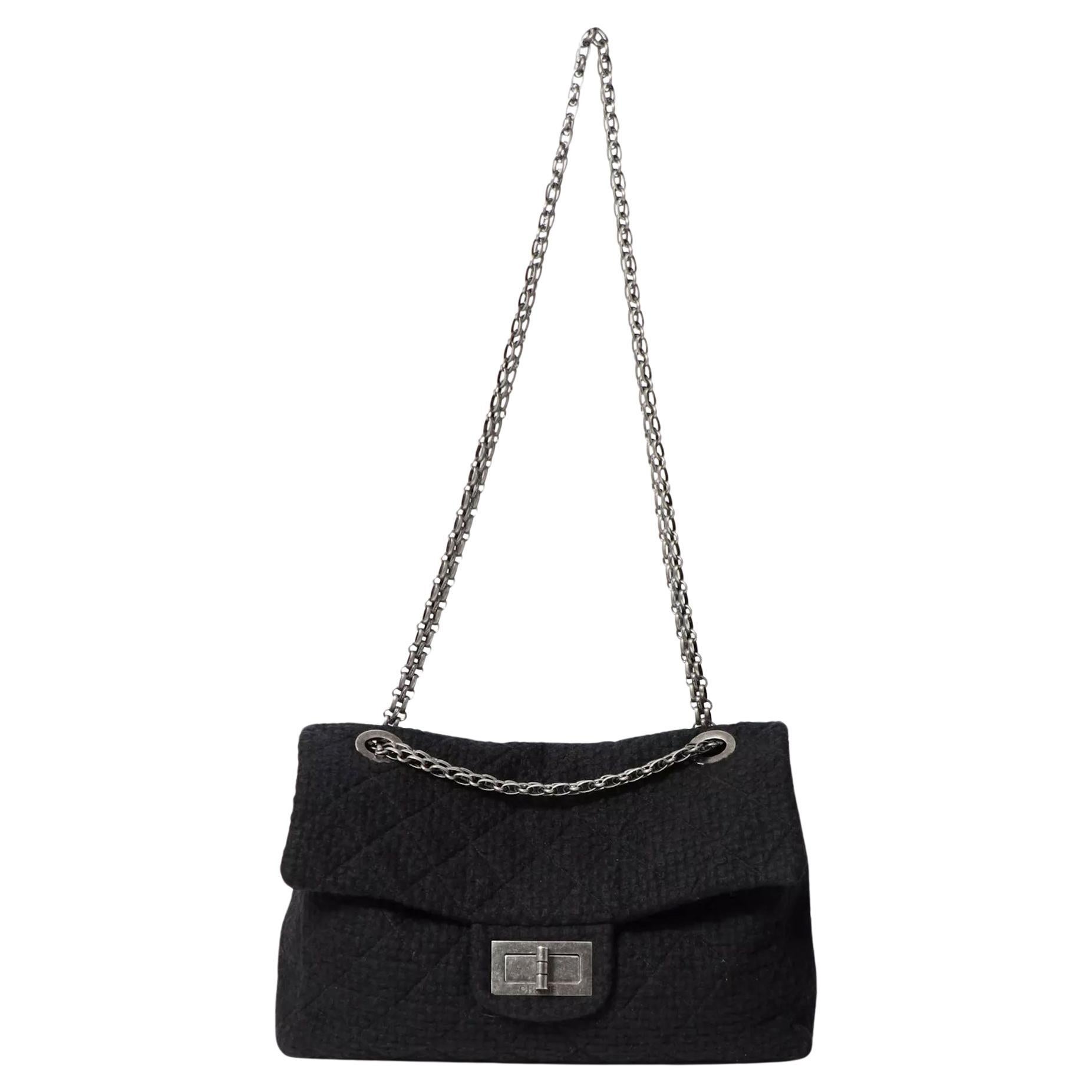 Chanel 2.55 Reissue XL Quilted Giant Maxi Jetsetter Black Tweed Shoulder Bag en vente 1
