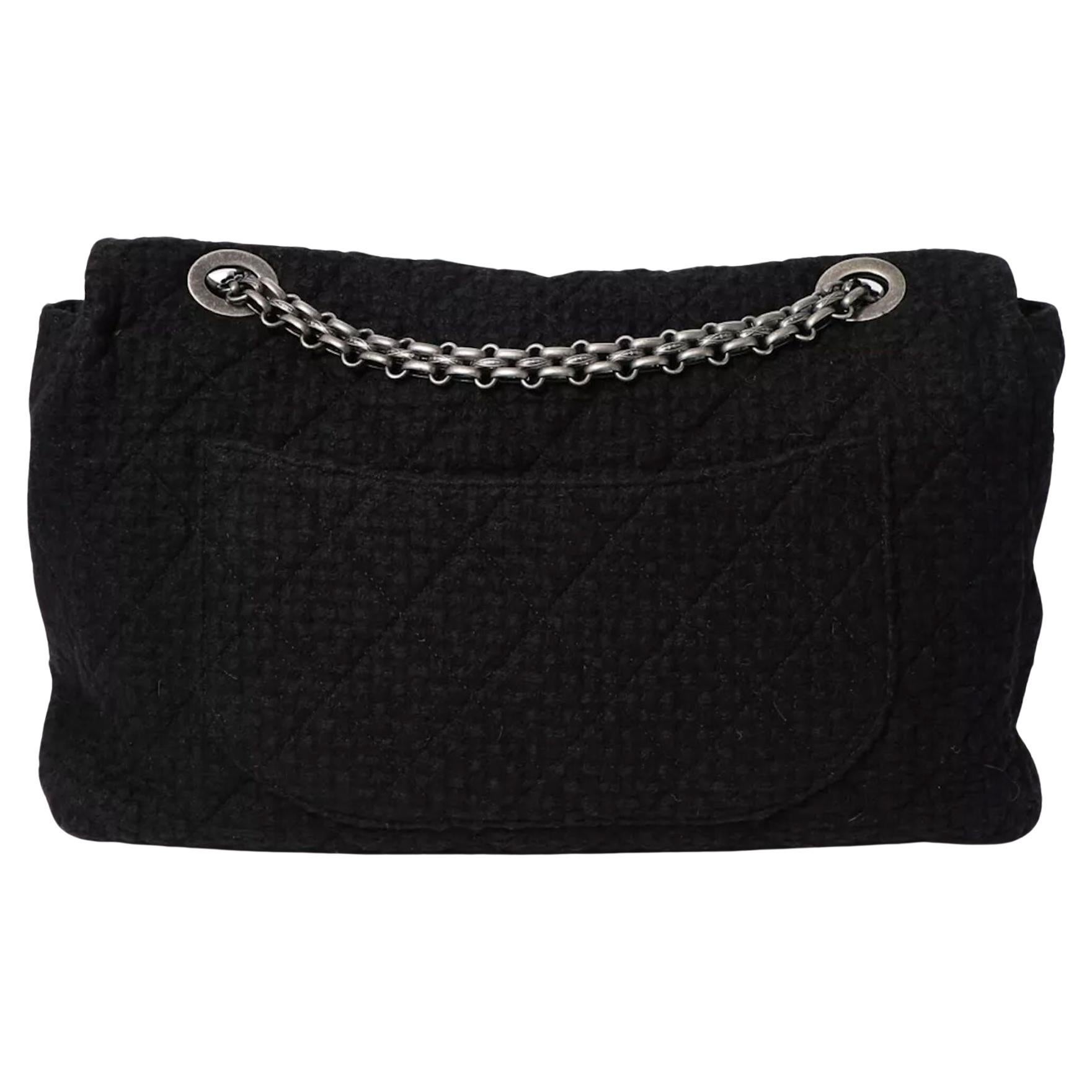 Chanel 2.55 Reissue XL Quilted Giant Maxi Jetsetter Black Tweed Shoulder Bag Unisexe en vente