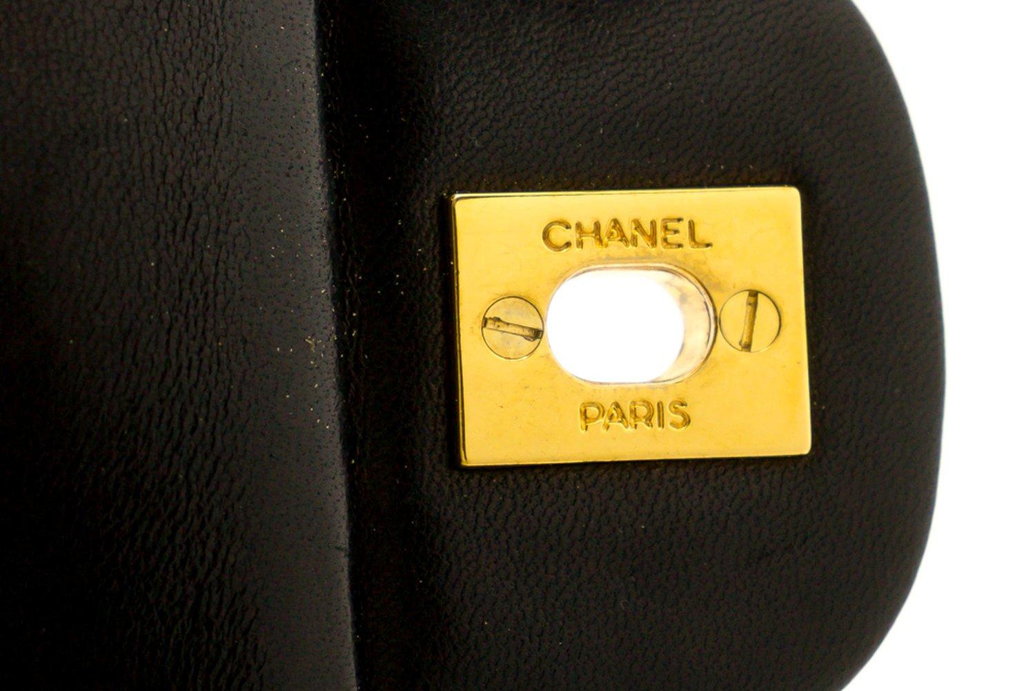 CHANEL 2,55 V-Stitch-Umhängetasche aus Lammfell mit doppelter Kette und Klappe im Angebot 9