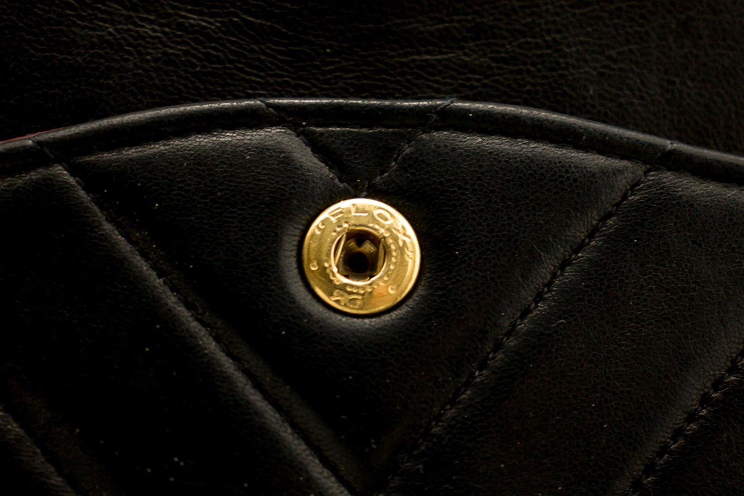 CHANEL 2,55 V-Stitch-Umhängetasche aus Lammfell mit doppelter Kette und Klappe im Angebot 10