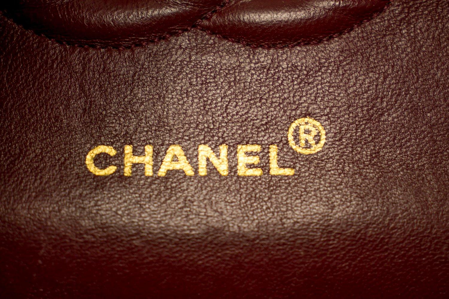CHANEL 2,55 V-Stitch-Umhängetasche aus Lammfell mit doppelter Kette und Klappe im Angebot 11