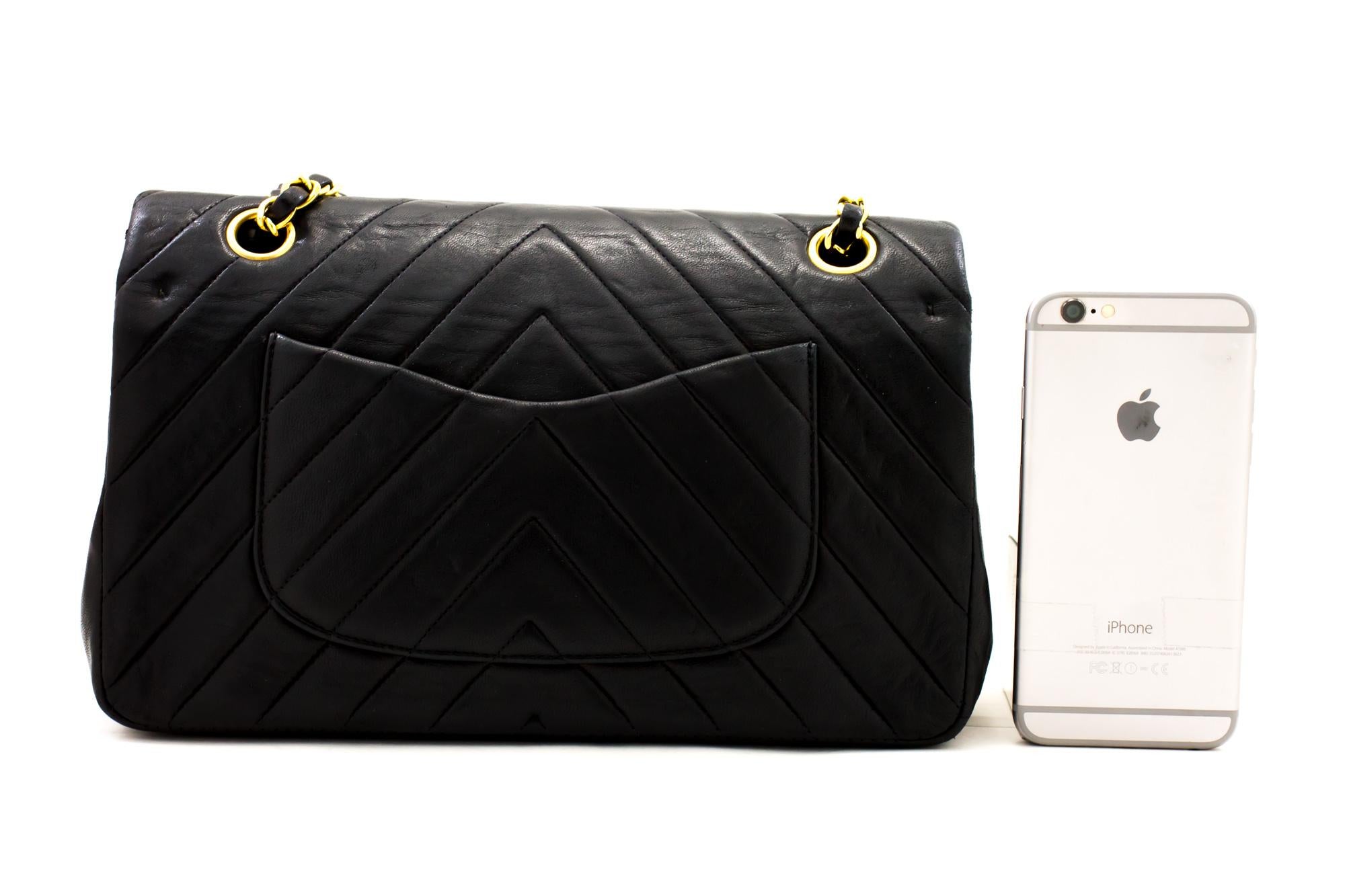 CHANEL 2,55 V-Stitch-Umhängetasche aus Lammfell mit doppelter Kette und Klappe (Schwarz) im Angebot