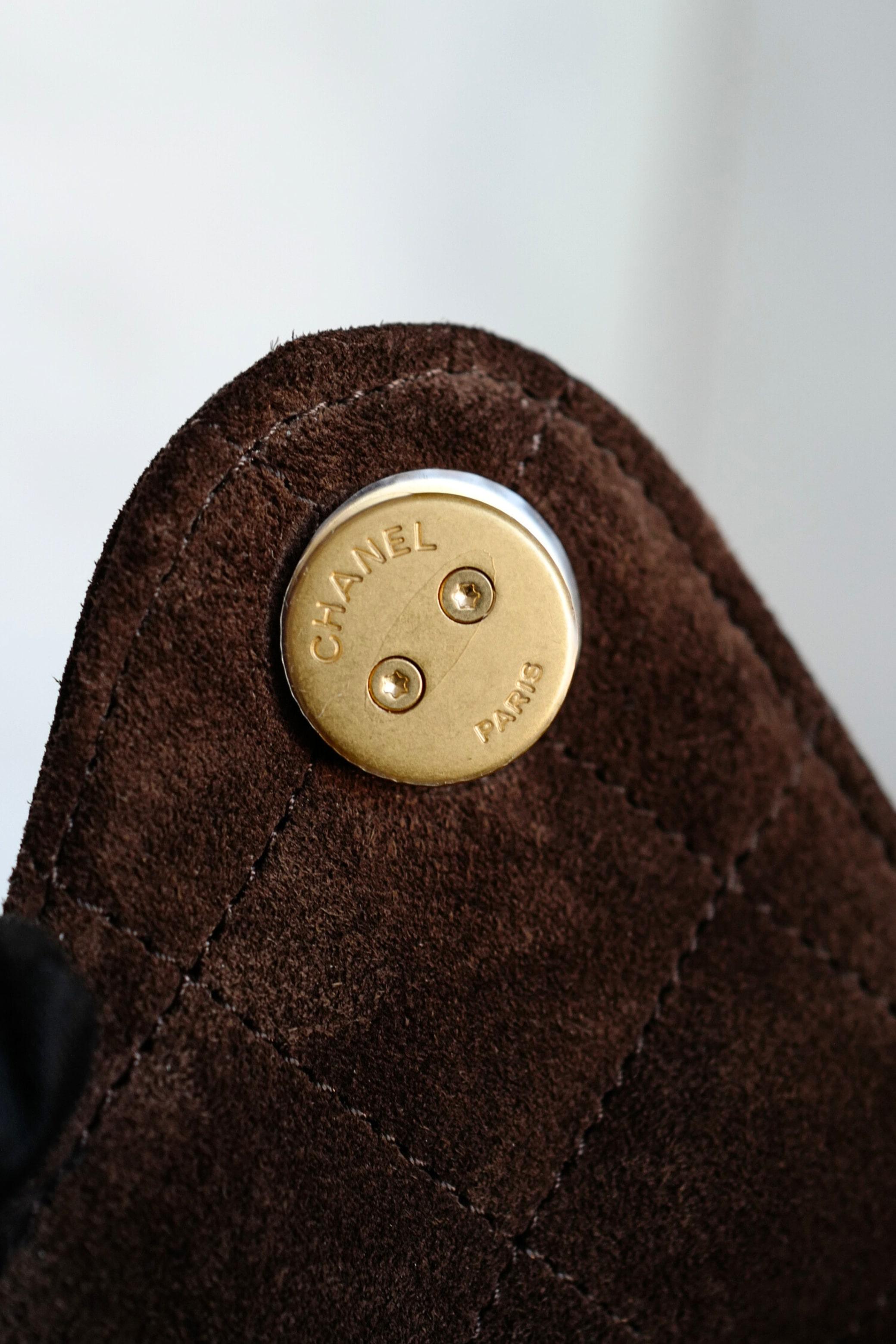 Chanel 25K Small Hobo Bag Dark Brown Suede with Gold Hardware en vente 5