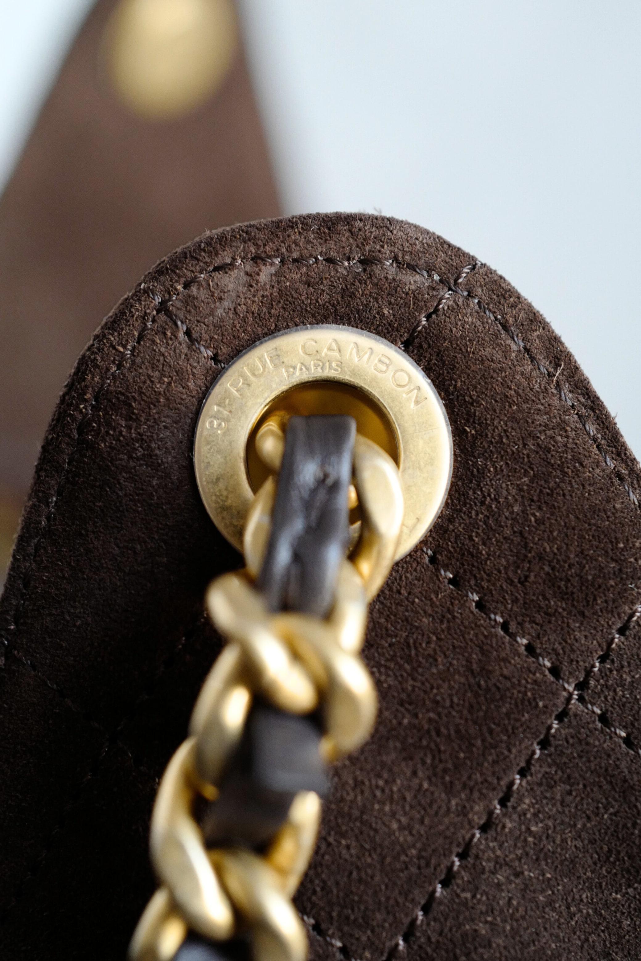 Chanel 25K Small Hobo Bag Dark Brown Suede with Gold Hardware en vente 8