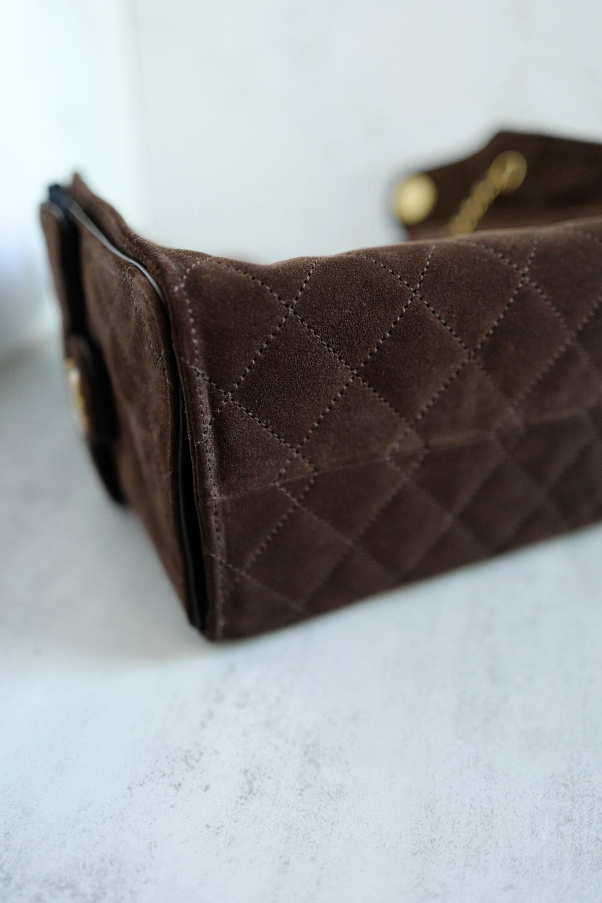 Chanel 25K Small Hobo Bag Dark Brown Suede with Gold Hardware en vente 12