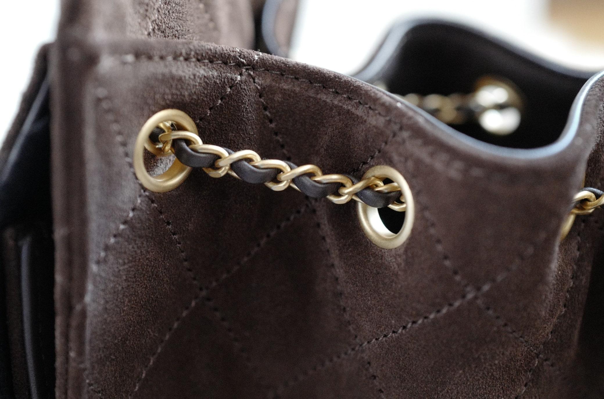 Chanel 25K Small Hobo Bag Dark Brown Suede with Gold Hardware en vente 13