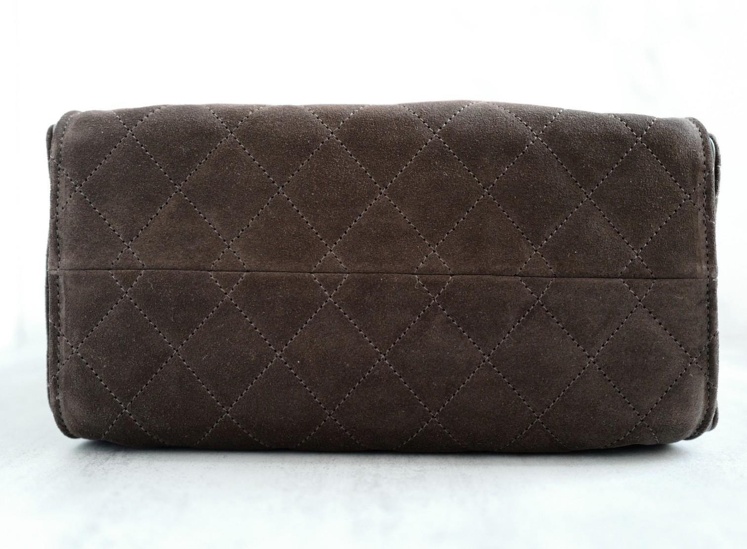 Chanel 25K Small Hobo Bag Dark Brown Suede with Gold Hardware Pour femmes en vente