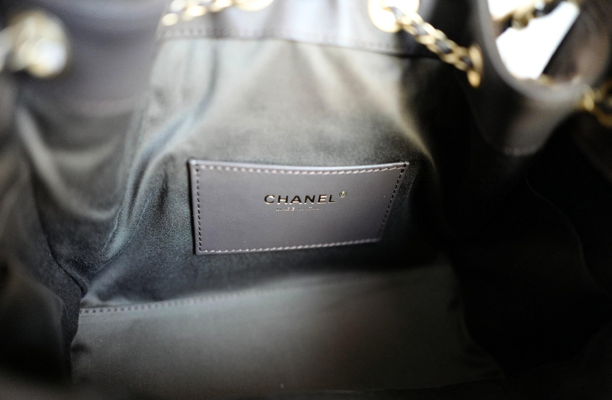 Chanel 25K Small Hobo Bag Dark Brown Suede with Gold Hardware en vente 2