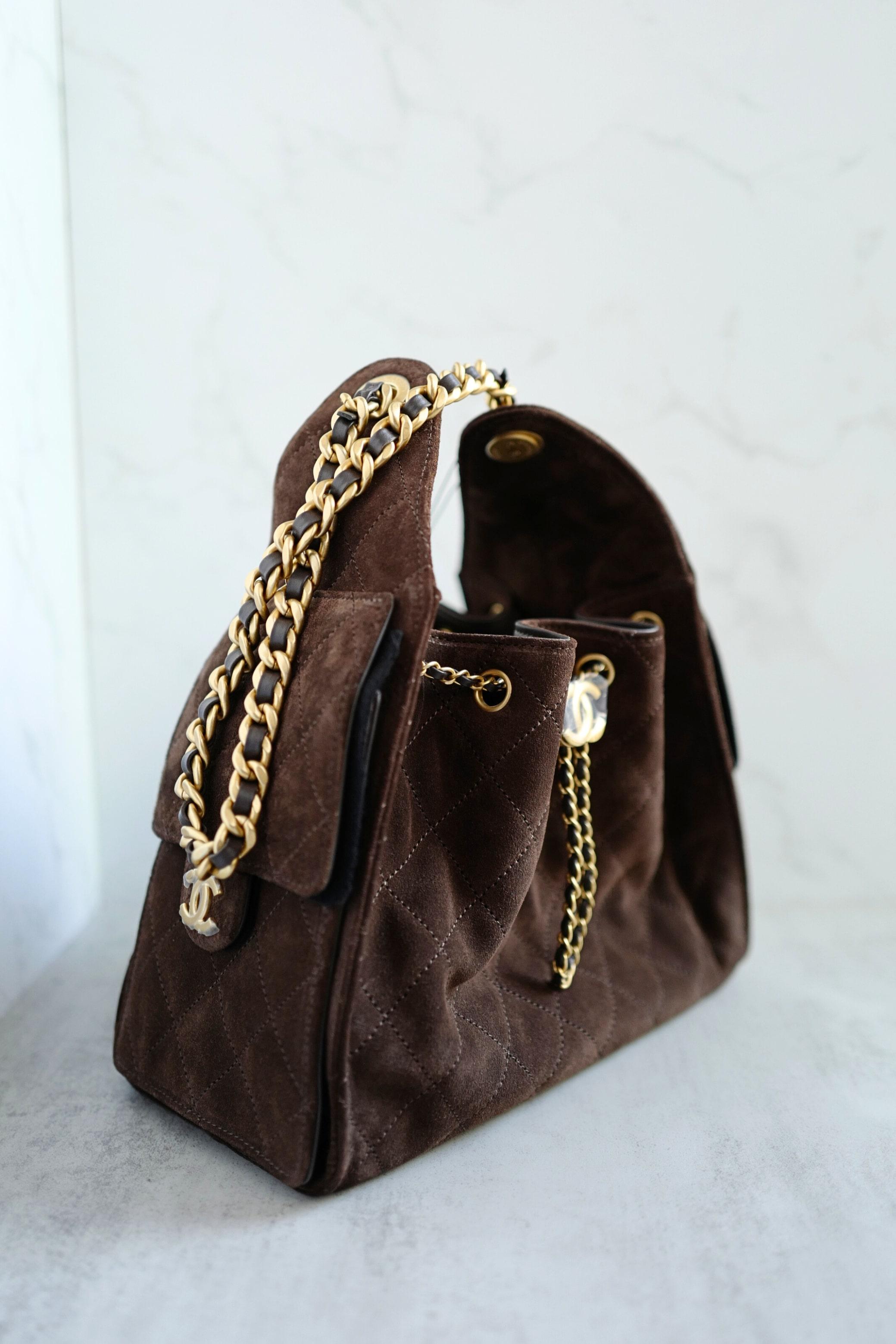 Chanel 25K Small Hobo Bag Dark Brown Suede with Gold Hardware en vente 3