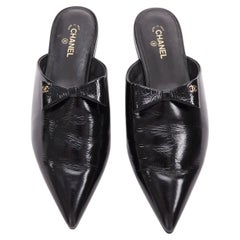 CHANEL 25P black patent leather silver CC logo bow pointy mule slippers EU37.5