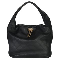 Chanel 26C Large Hobo en cuir de veau matelassé noir