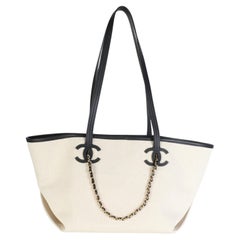 Chanel 26S Ecru-Canvas, schwarzes Kalbsleder, kleine CC-Einkaufstasche