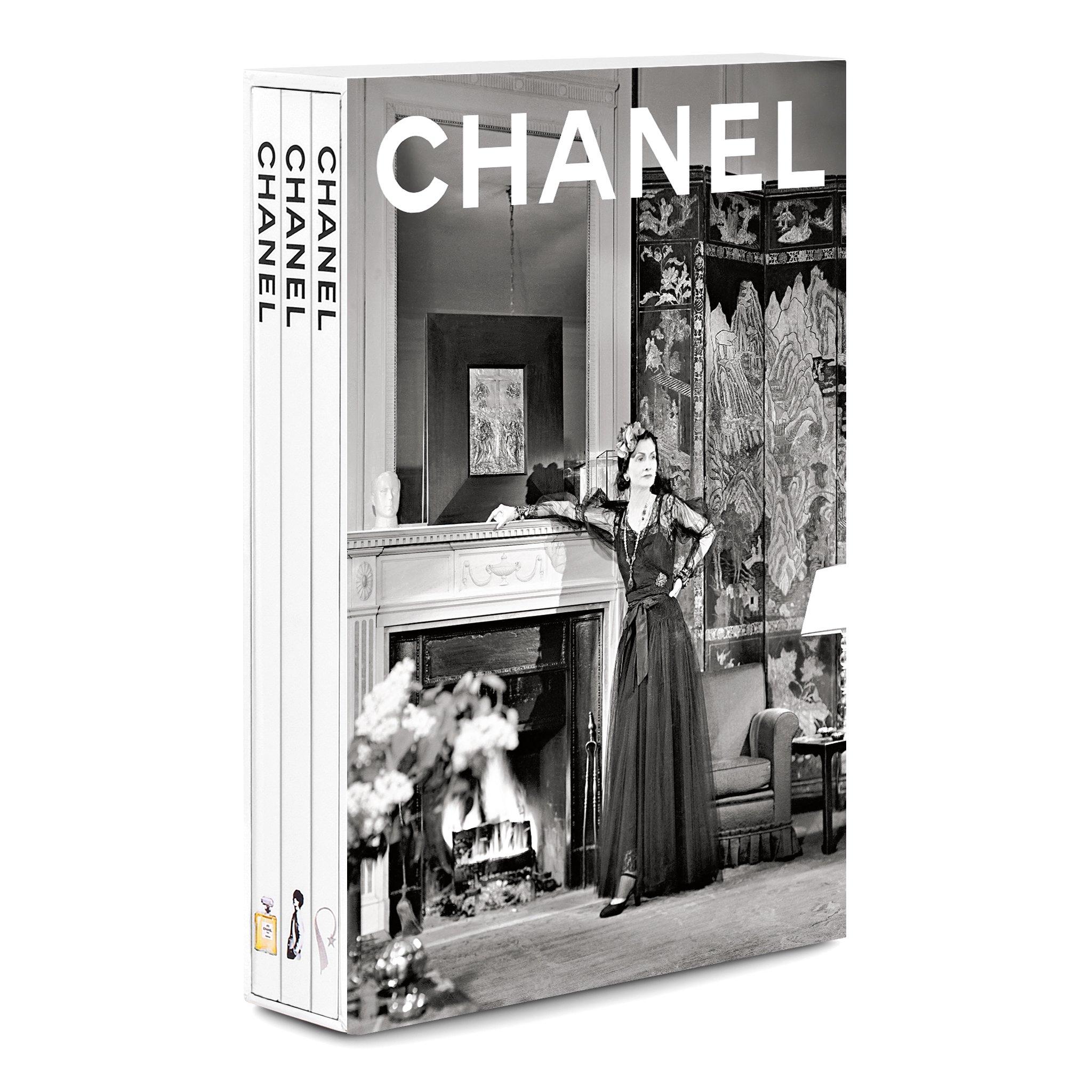 Assouline and Chanel present a newly updated trilogy celebrating the timeless spirit, signatures, and heritage of the house of Chanel, this slipcase set includes three Mémoire volumes: Chanel Fashion, Chanel Jewelry And Watches, and Chanel Fragrance