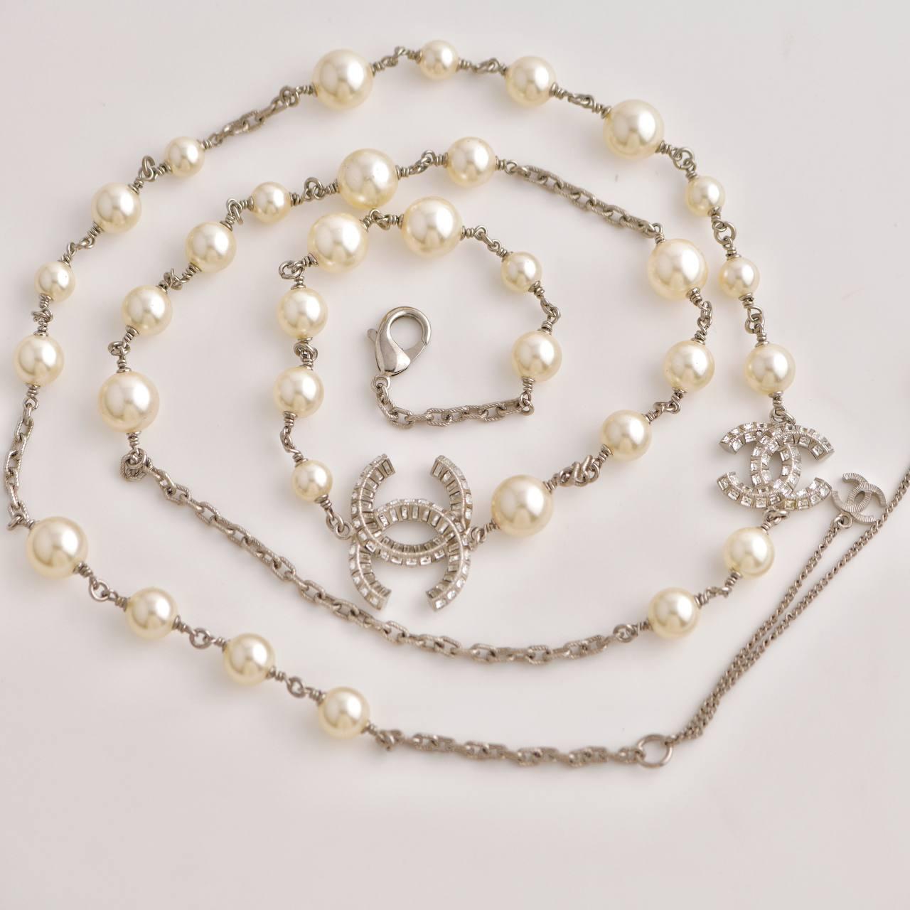 Chanel 3 CC Lange Halskette aus weißer Perle und Kristall für Damen oder Herren