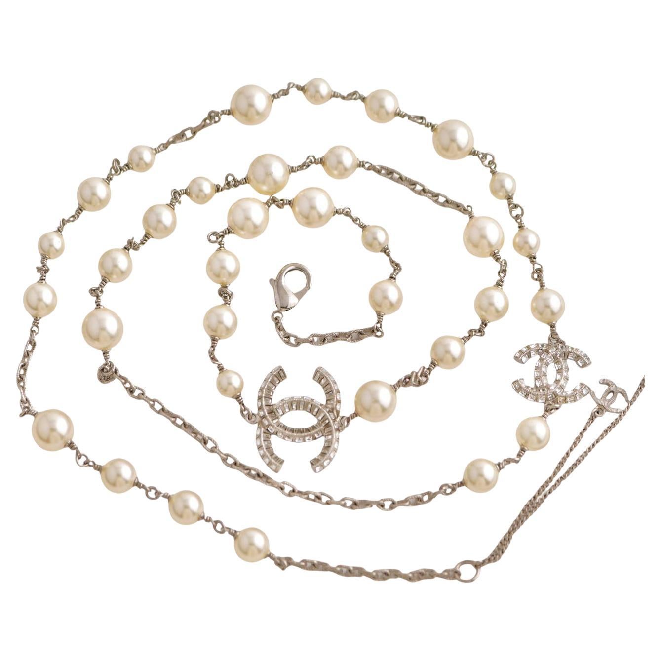 Chanel 3 CC Lange Halskette aus weißer Perle und Kristall