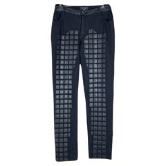 Pantalon de défilé Chanel 3$ avec détails en cuir mosaïque