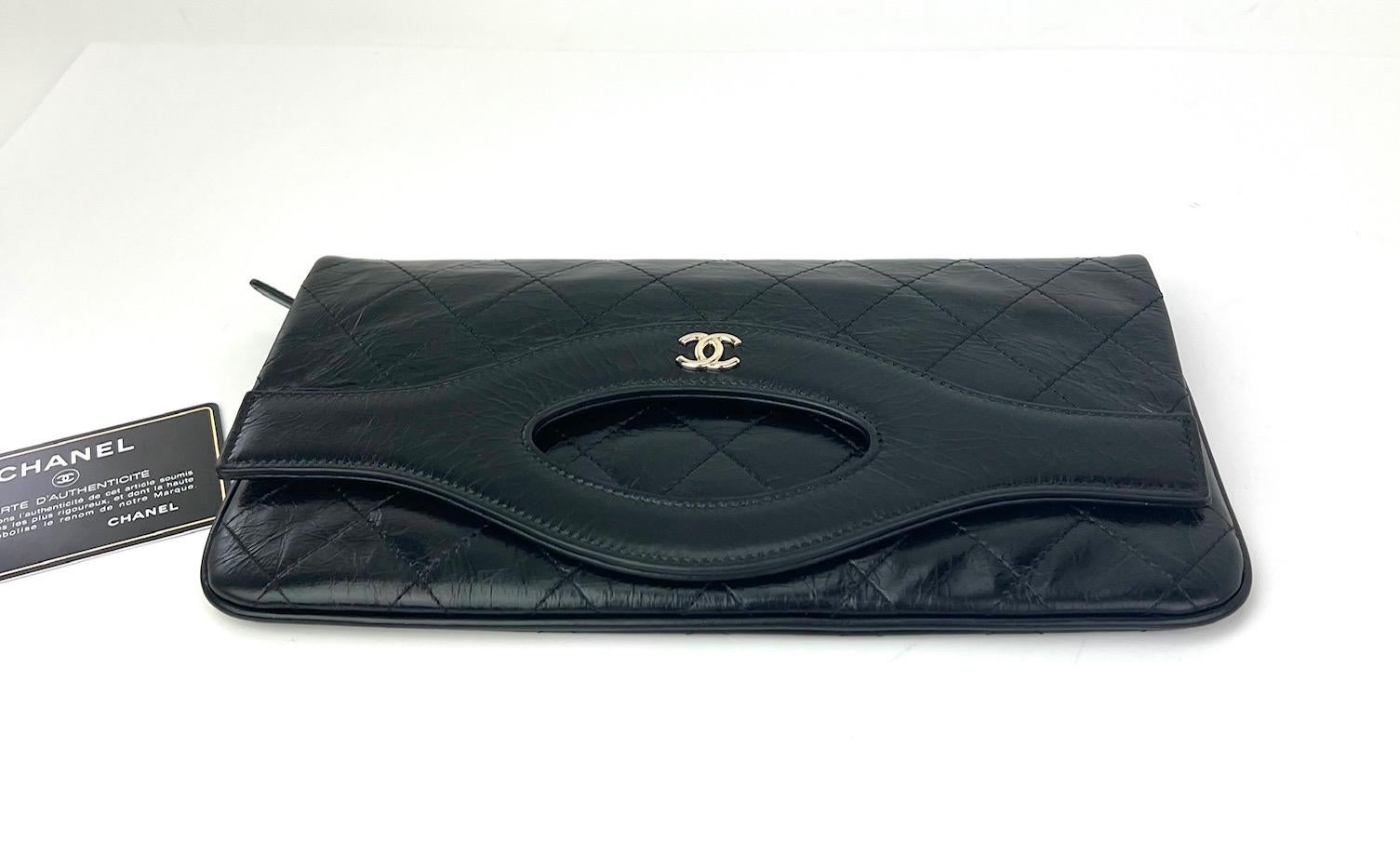CHANEL 31 Pouch Shiny Crumpled calfskin Small Clutch 2
