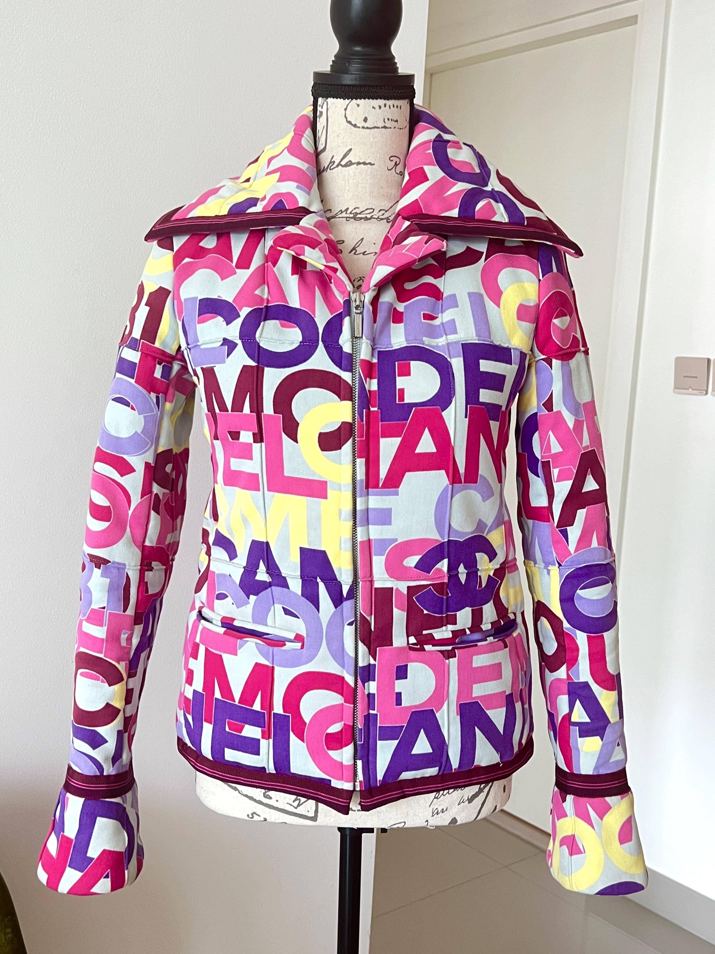Super rare CHANEL Logo Puffer Jacket featuring
print that spells out CHANEL, COCO & 31 rue Cambon
This incredible jacket is made from brushed cotton (with ribbon details). Size mark 36 fr.
Condition is pristine, Only tried once.