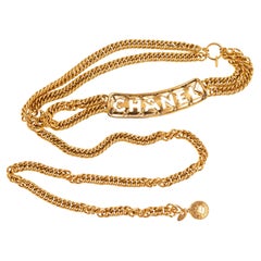 Ceinture Chanel 31 rue Cambon à double chaîne avec breloque logo en or