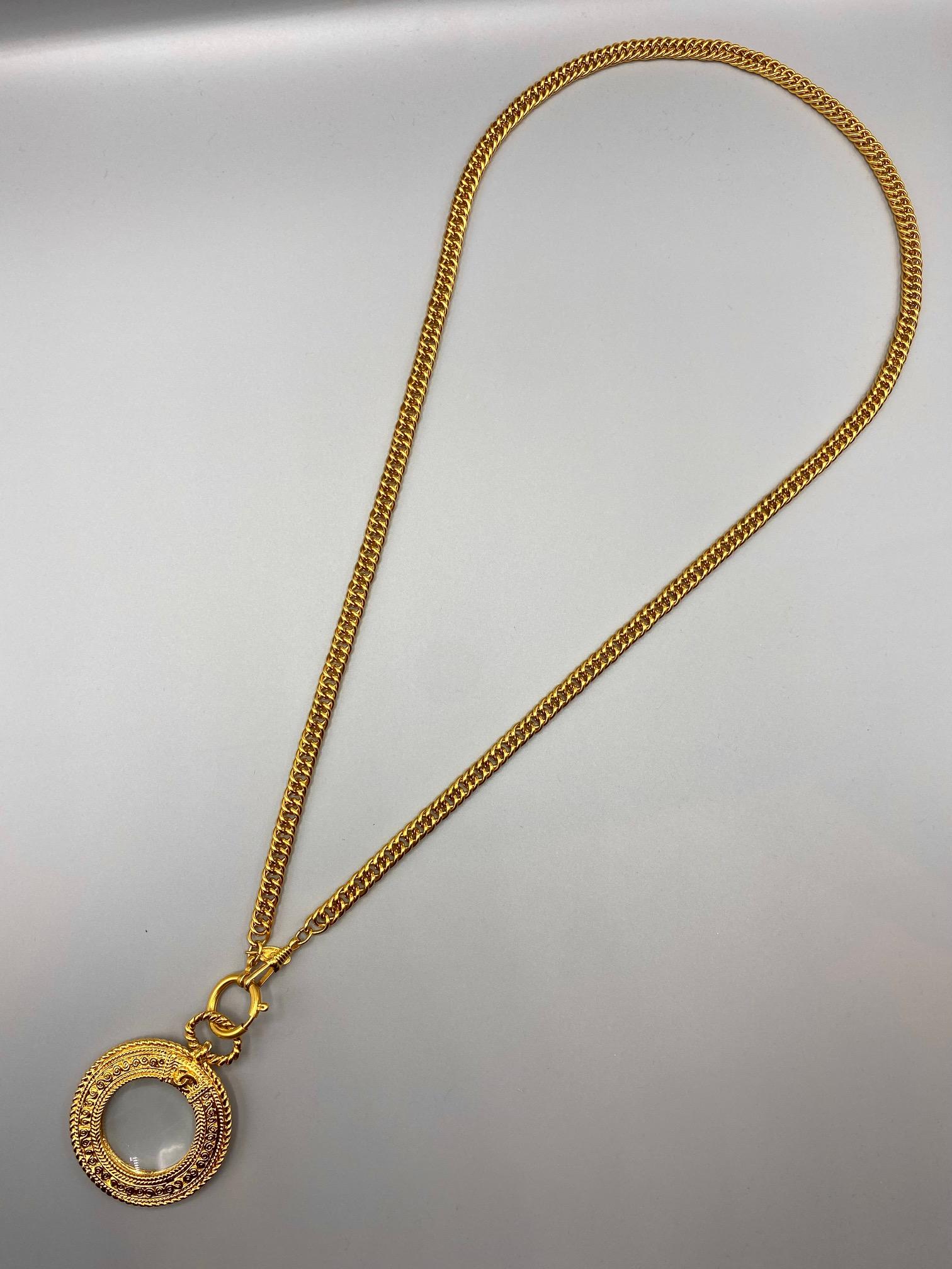 An excellent condition early 1980s Chanel necklace with magnifying glass pendant necklace. The 18K gold plate magnifying pendant is a classic style made famous by the House of Chanel. The pendant is 2.13 inches in diameter and 2.75 inches tall with
