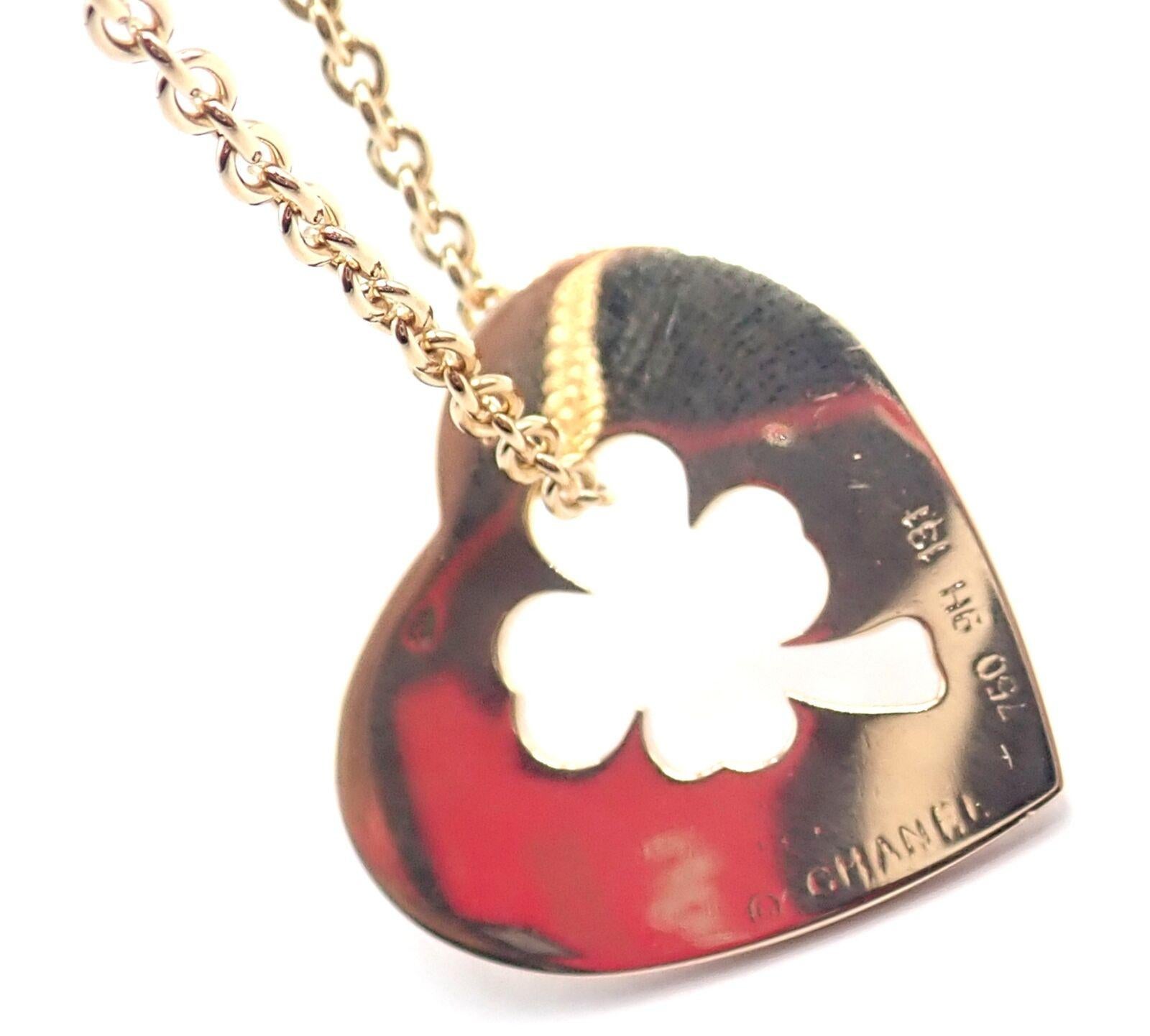 Chanel Collier à maillons en or jaune avec pendentif cœur de trèfle à 4 feuilles en vente 6