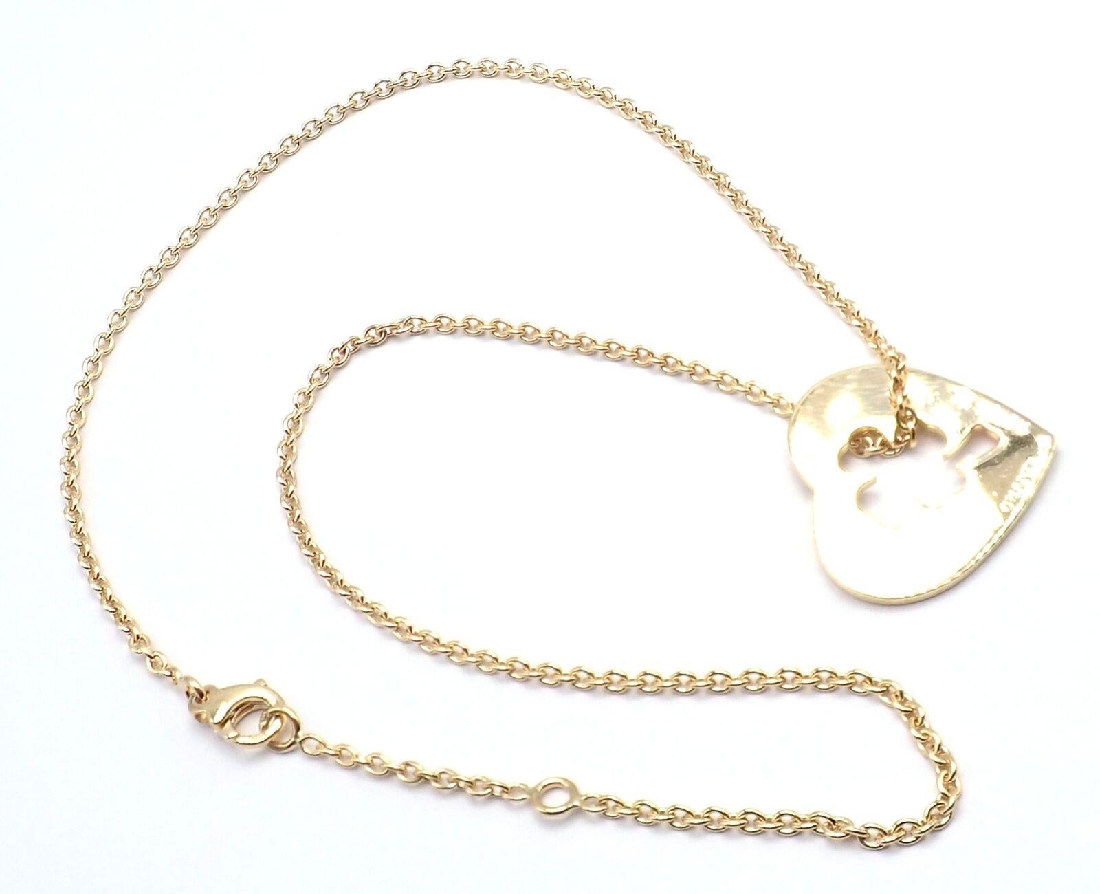 Chanel Collier à maillons en or jaune avec pendentif cœur de trèfle à 4 feuilles Excellent état - En vente à Holland, PA