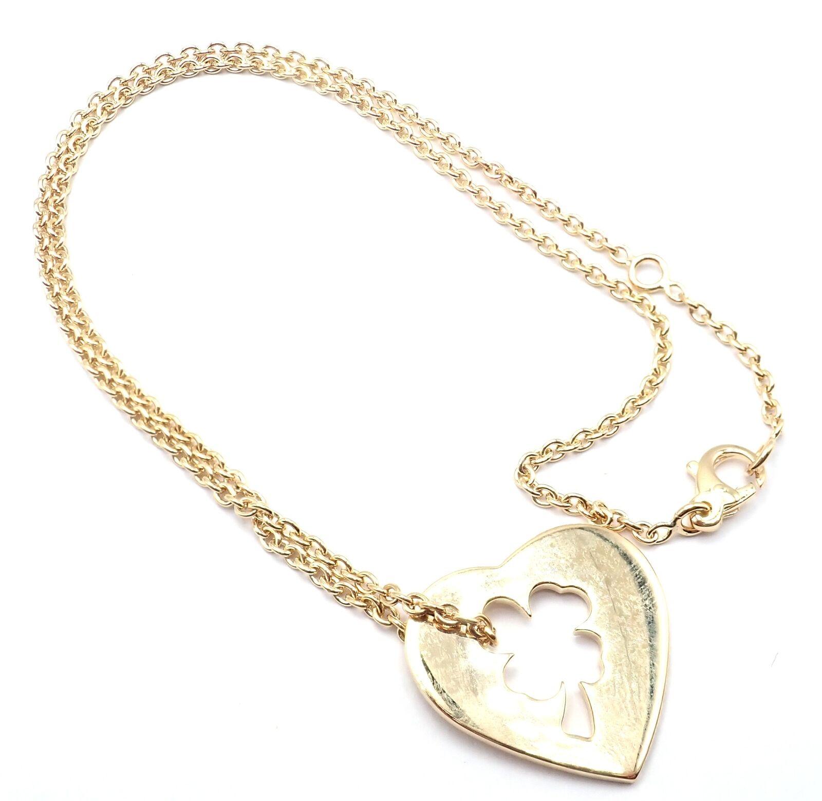 Chanel Collier à maillons en or jaune avec pendentif cœur de trèfle à 4 feuilles en vente 3