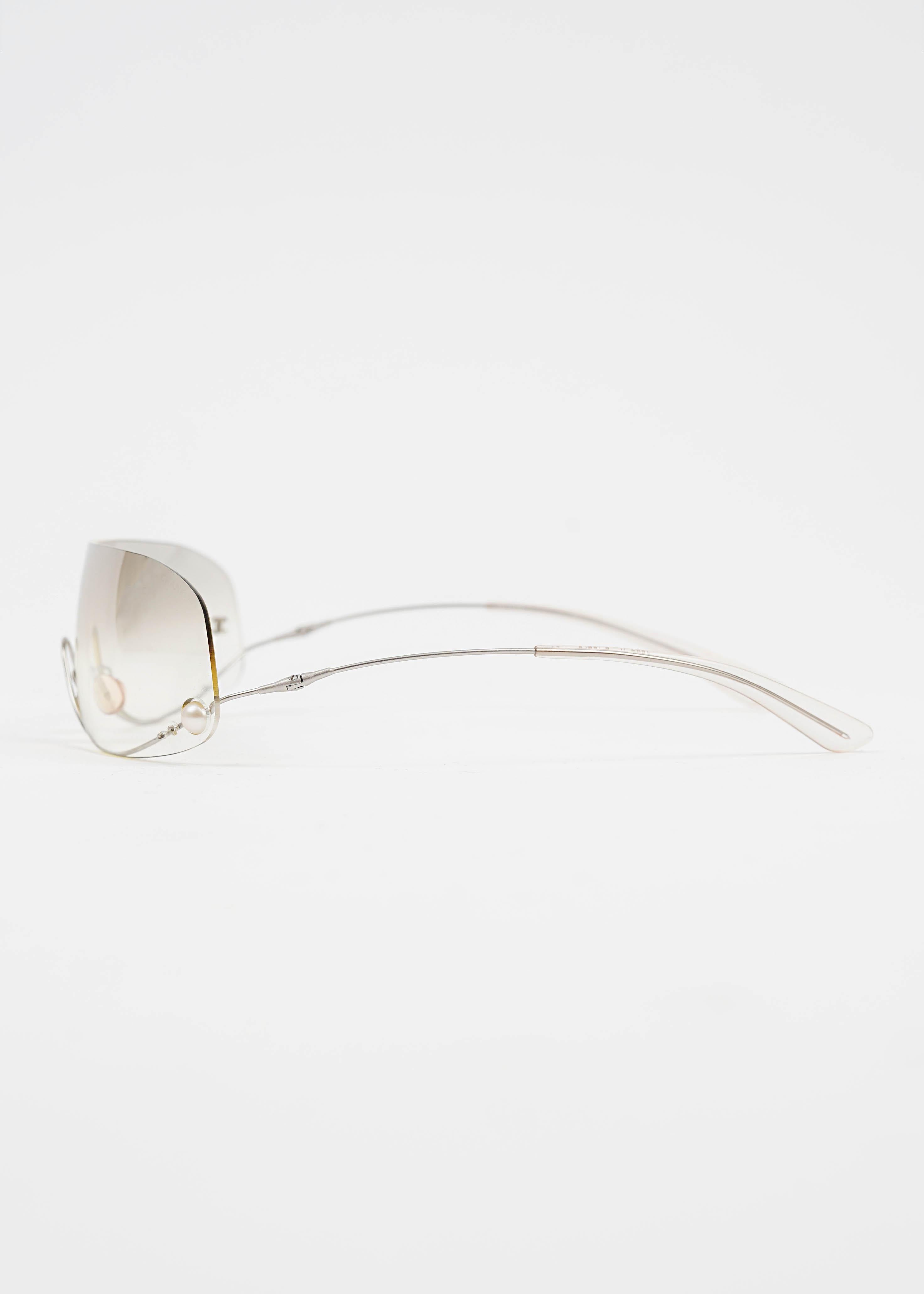 Occhiali da sole Chanel 4054-H Pearl Shield - Indossati da Carrie in Sex and the City In condizioni buone in vendita a Berlin, DE