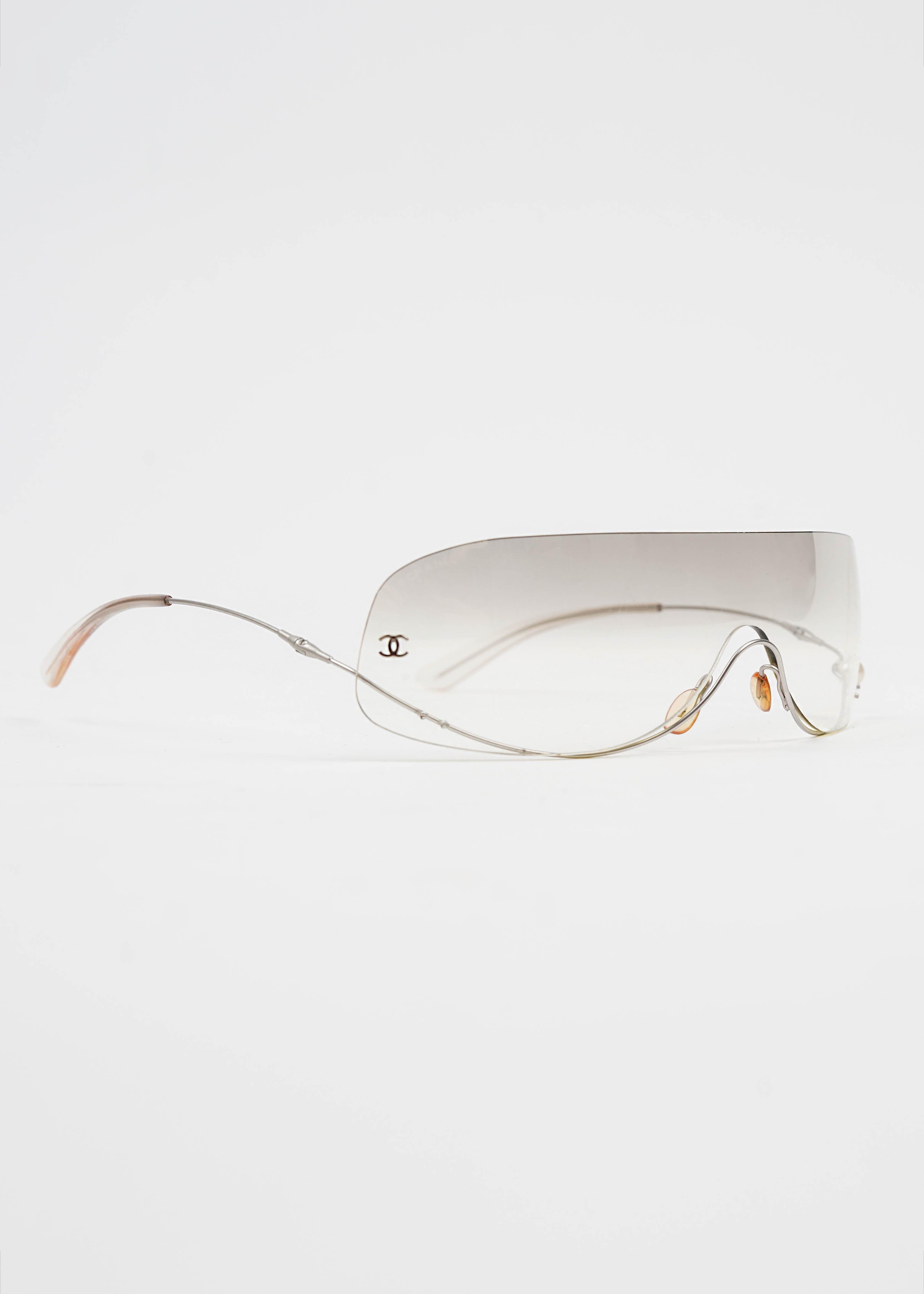 da uomo o donna Occhiali da sole Chanel 4054-H Pearl Shield - Indossati da Carrie in Sex and the City in vendita