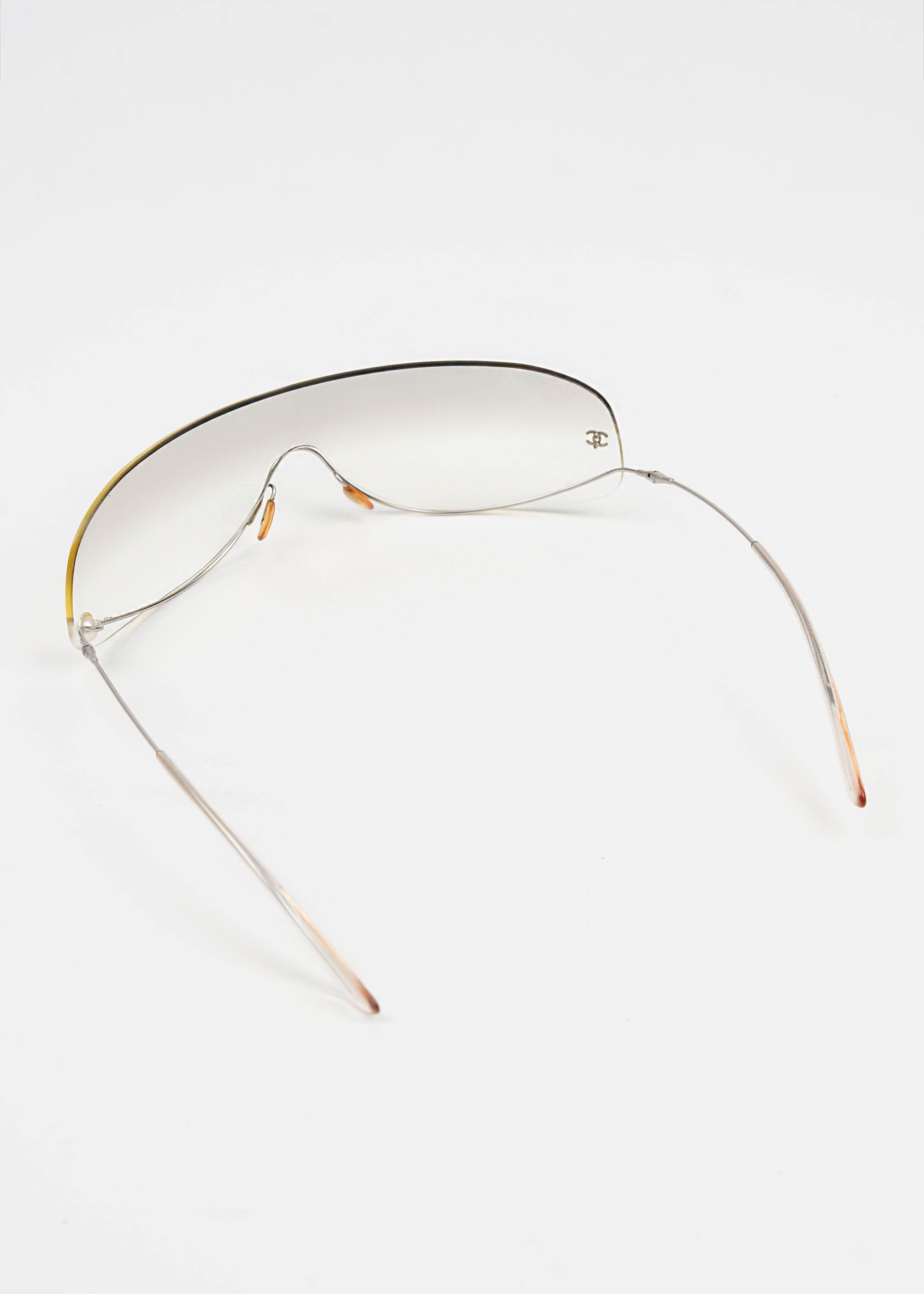Occhiali da sole Chanel 4054-H Pearl Shield - Indossati da Carrie in Sex and the City in vendita 2