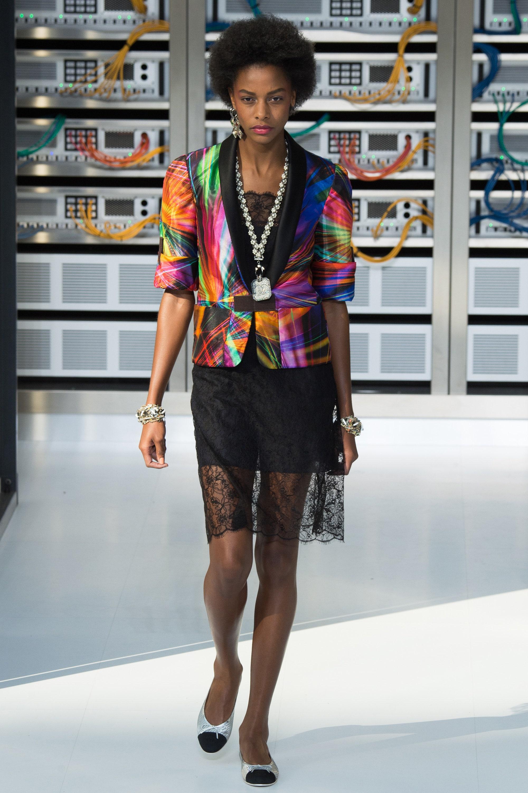 Women's or Men's Chanel 4K$ Silk and Lace Runway Dress