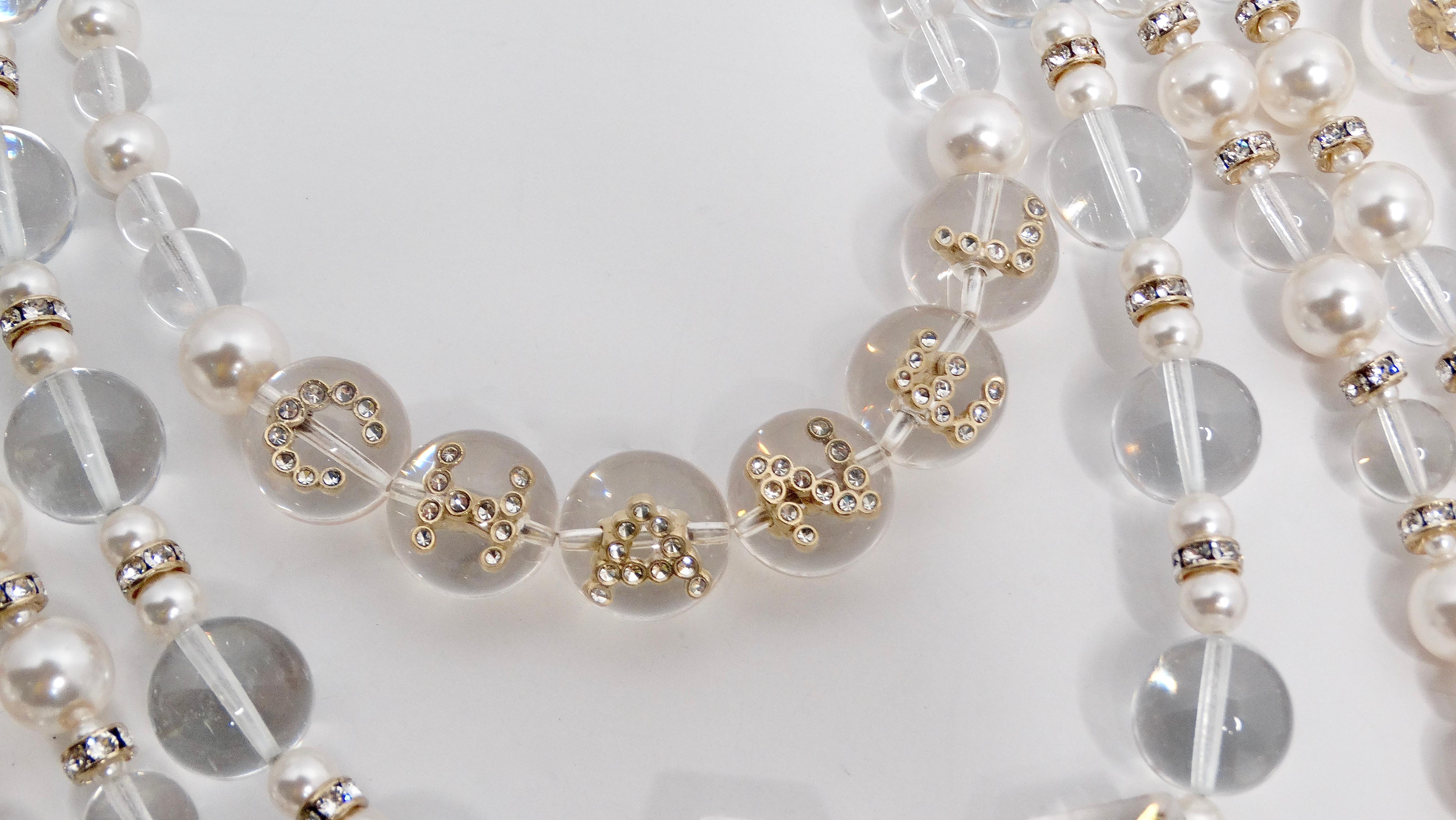 Donna Collana Chanel con motivo floreale a 5 strati di perle e perline in vendita