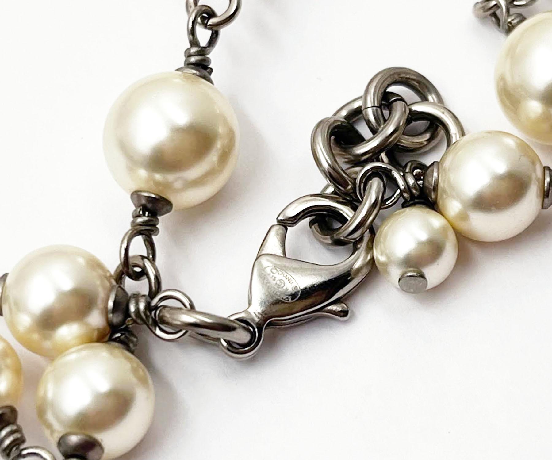 Lange Chanel-Halskette, 5 Silber CC Kristall Kunstperlen Damen im Angebot