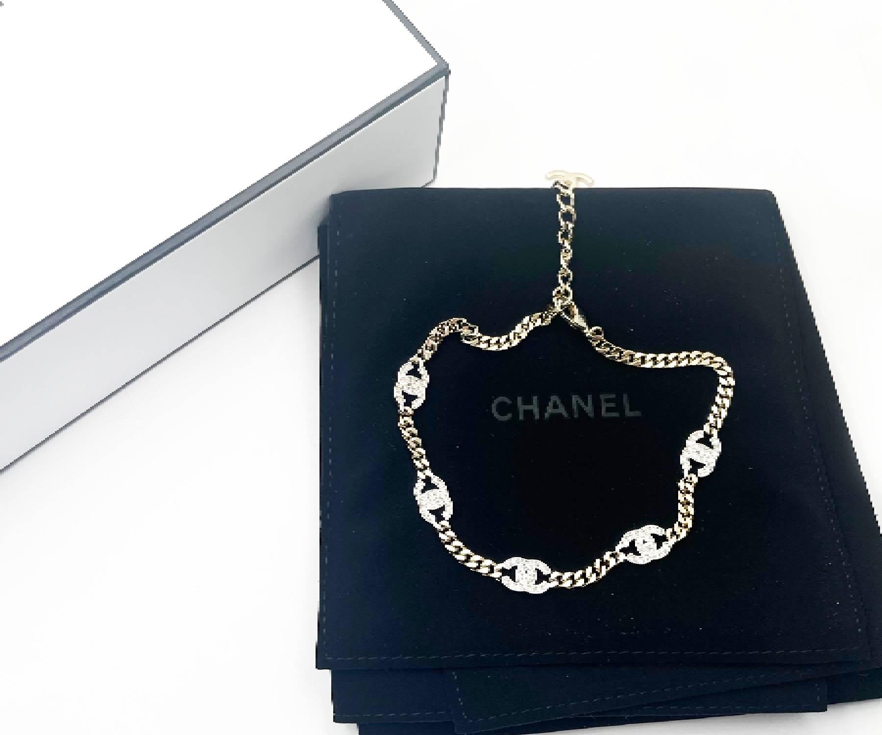 Chanel 5 Silver CC Crystal Gold Chain Choker Necklace

* Marked 21
* Made in Italy
* Comes with the original box and pouch.

-It is approximately 13″ to 16