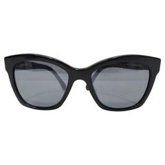 Lunettes de soleil noires signature papillon CC 5313 de Chanel