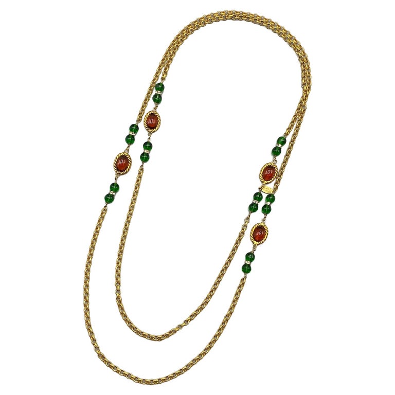 https://a.1stdibscdn.com/chanel-58-long-gripoix-sautoir-necklace-from-1986-for-sale/v_544/v_210070021699990689102/v_21007002_1699990689764_bg_processed.jpg?width=768