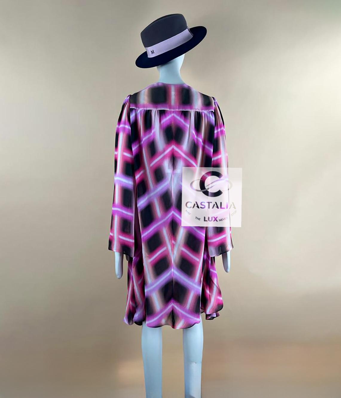 Chanel 5K$ CC Logo Cappotto in mussola di seta 36 FR in vendita 7