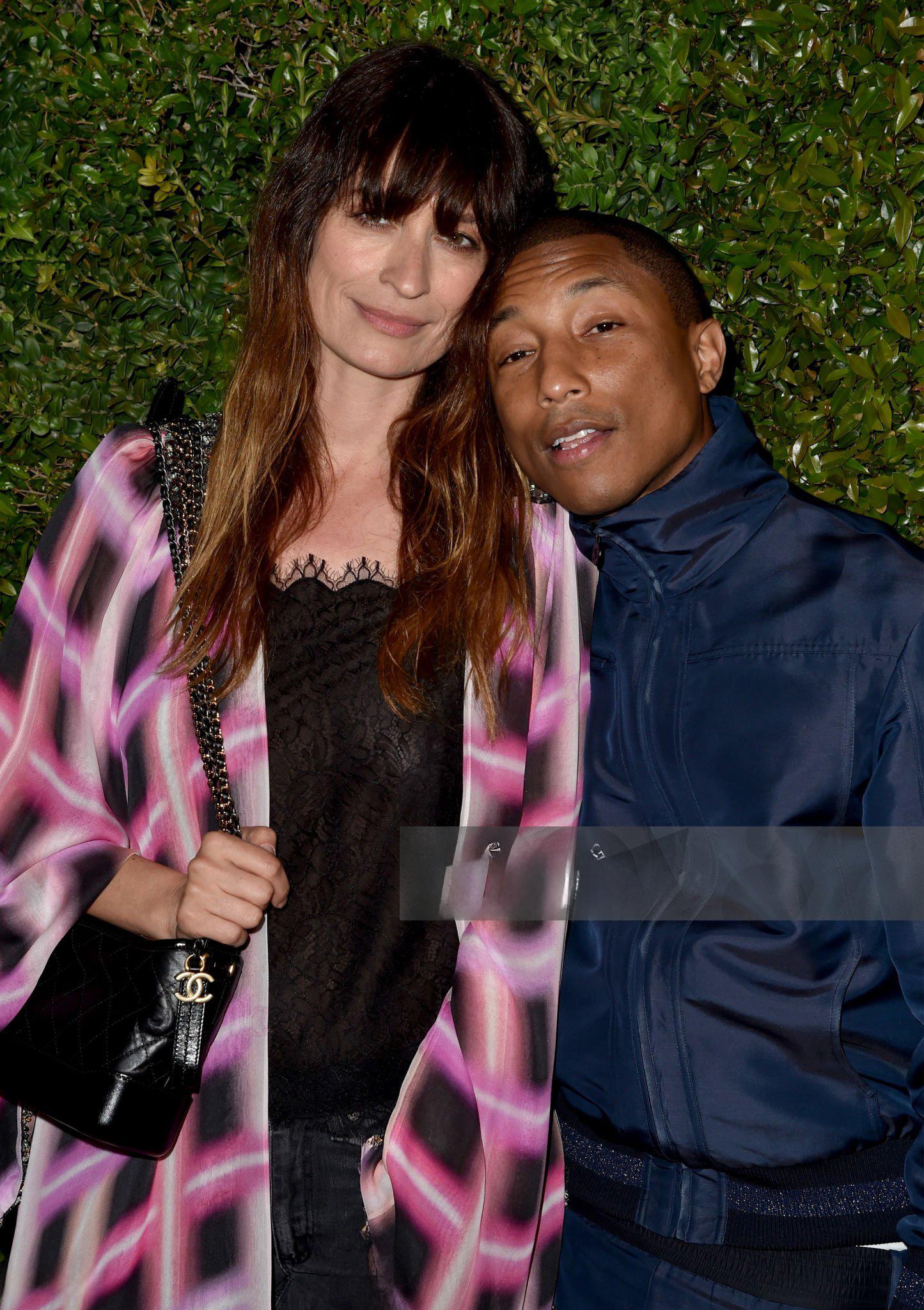 Chanel 5K$ CC Logo Cappotto in mussola di seta 36 FR In condizioni Nuovo in vendita a Dubai, AE