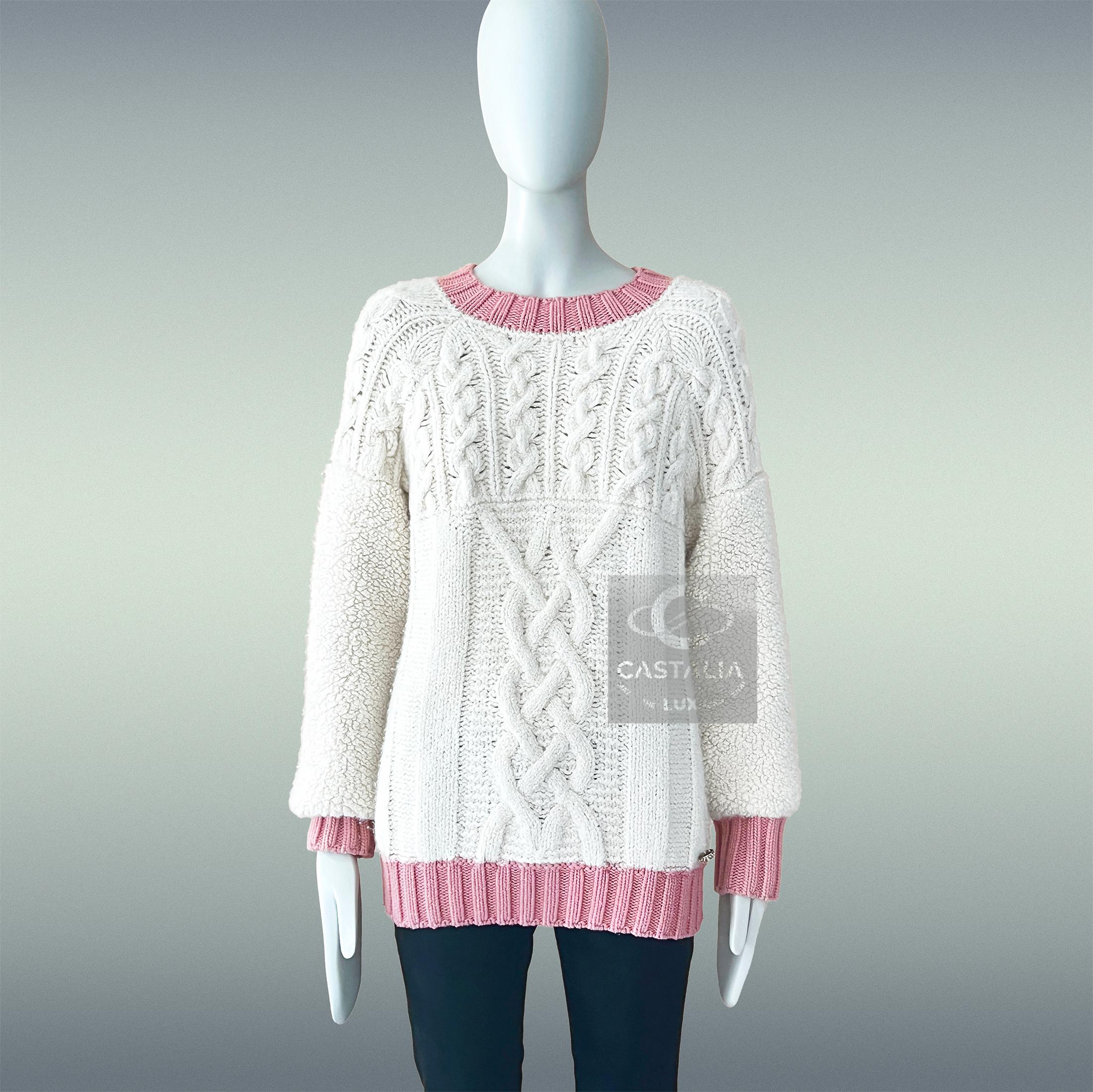 CHANEL 5K$ New Paris / Edinburgh Runway Teddy Jumper 34 FR en vente 2