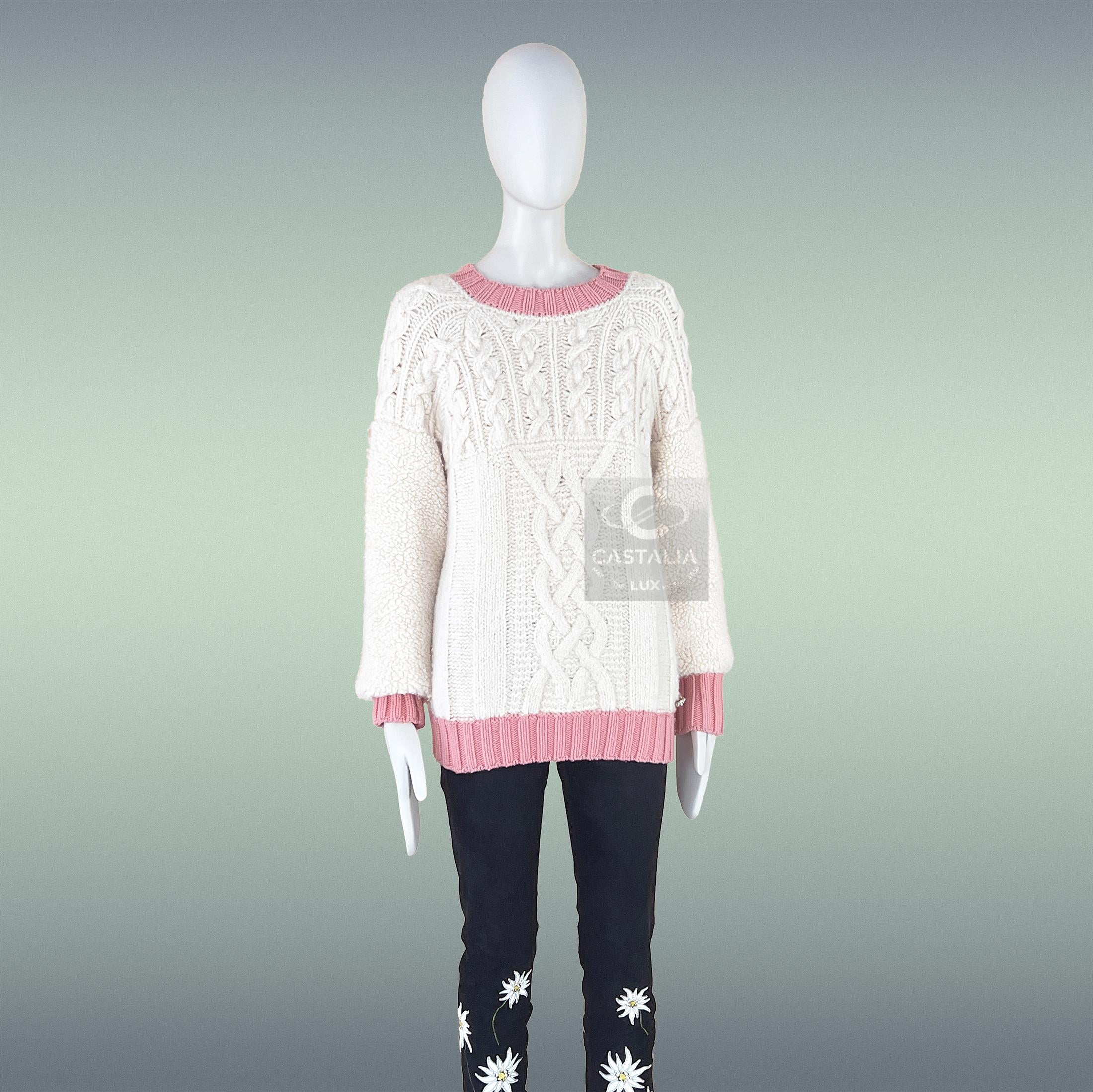CHANEL 5K$ New Paris / Edinburgh Runway Teddy Jumper 34 FR en vente 3